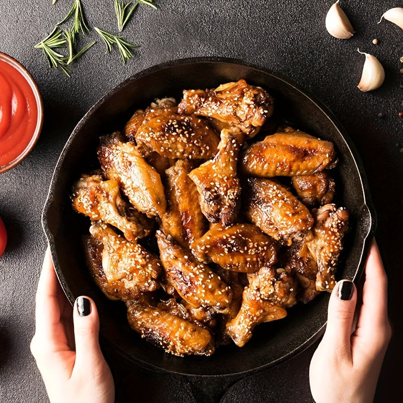 Набор из трех предварительно закаленных чугунных сковород с двойными носиками для слива - Рекомендуется ручная стирка. Включает размеры 15,24 см, 20,32 см и 25,4 см.