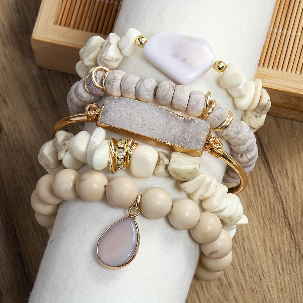 5 ta vintage boho uslubidagi marjonli bilakuzuklar to'plami, bilagingizda to'plash uchun mukammal. Ushbu nafis cho'ziladigan bilakuzuklar, noyob zargarlik aksessuari uchun qo'l bilan ipga o'ralgan marjonlar bilan bezatilgan.