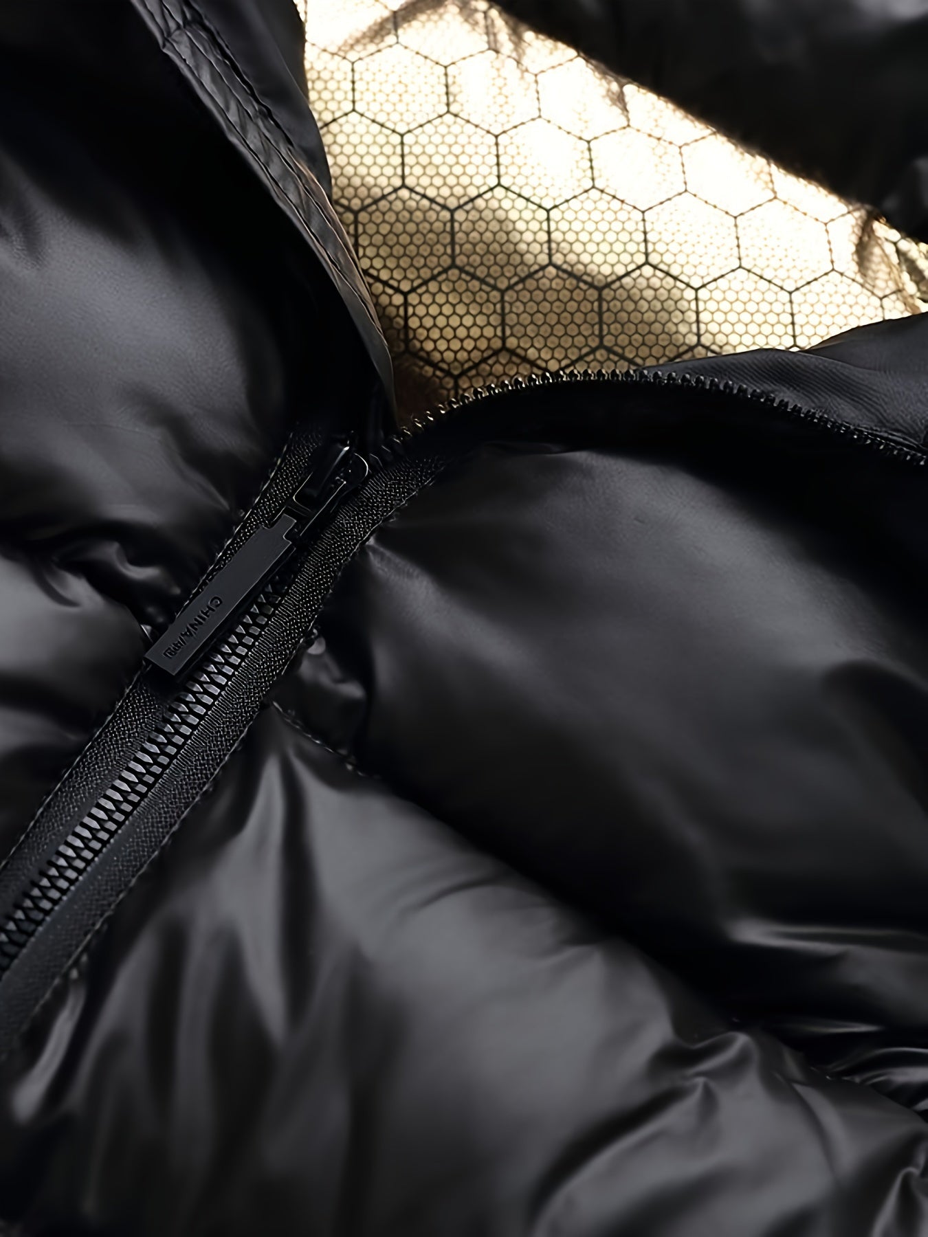 Bolalar uchun harf naqshli, fermuarsiz, turli xil ko'ylaklar uchun mo'ljallangan, to'g'ri kesimdagi, to'qilgan polyester matodan tayyorlangan, kuz/qish kolleksiyasi. O'g'il va qizlar uchun mos.