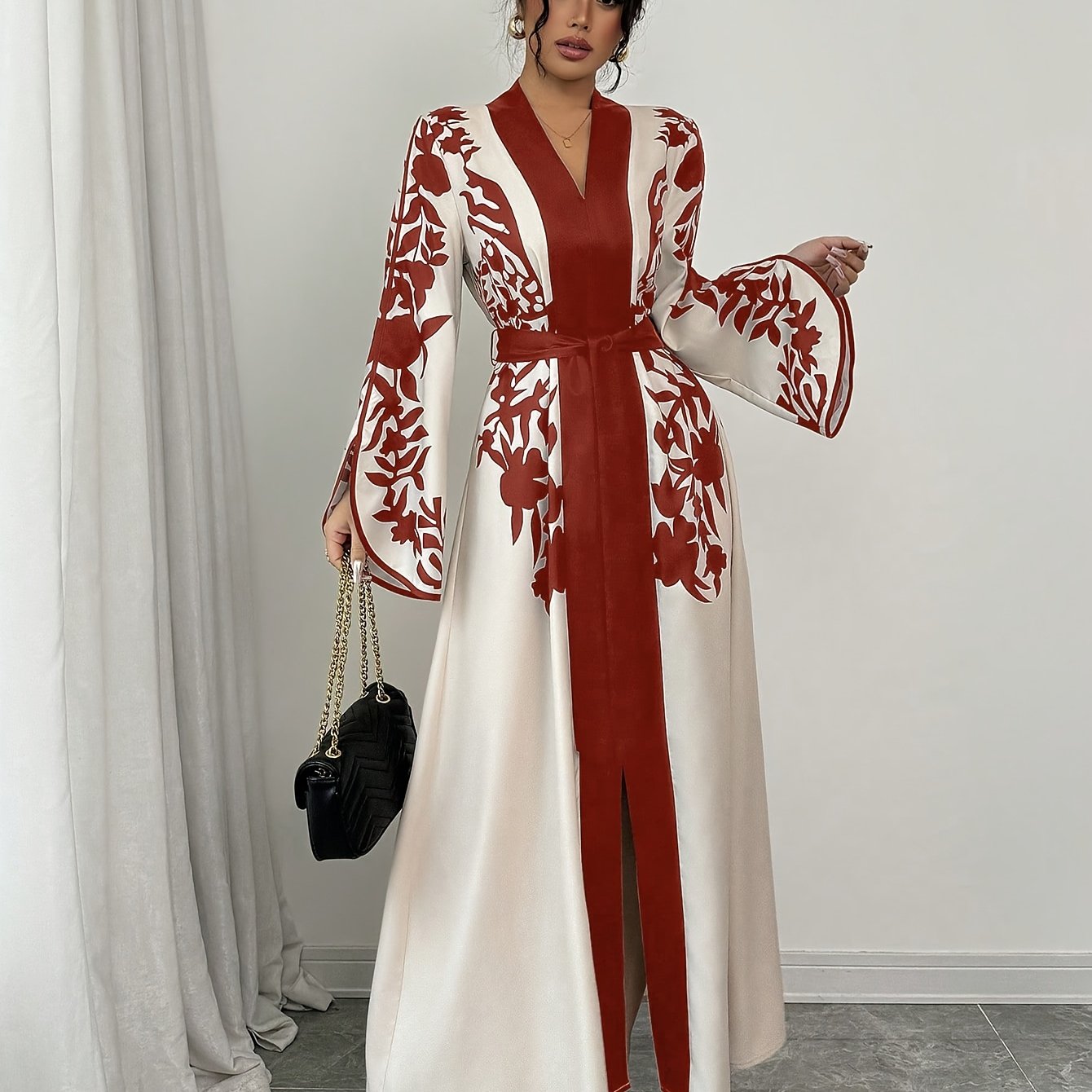 Элегантное длинное платье-макси с длинными рукавами, поясом с цветочным и животным принтом, V-образным вырезом и широкой юбкой-каскадом