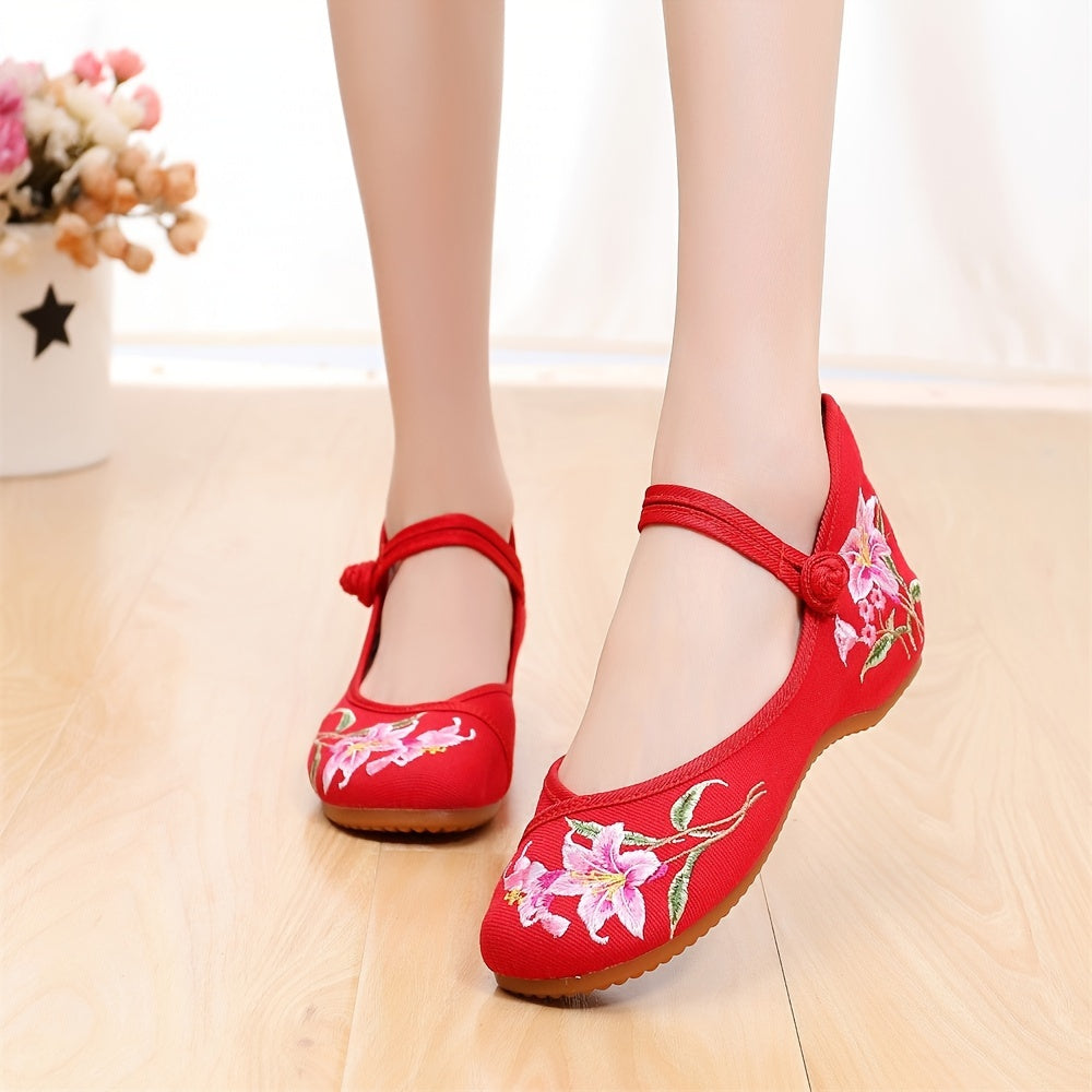 Women's Chinese Style Retro Embroidered Hanfu Shoes with Floral Cloth for Casual and Dance