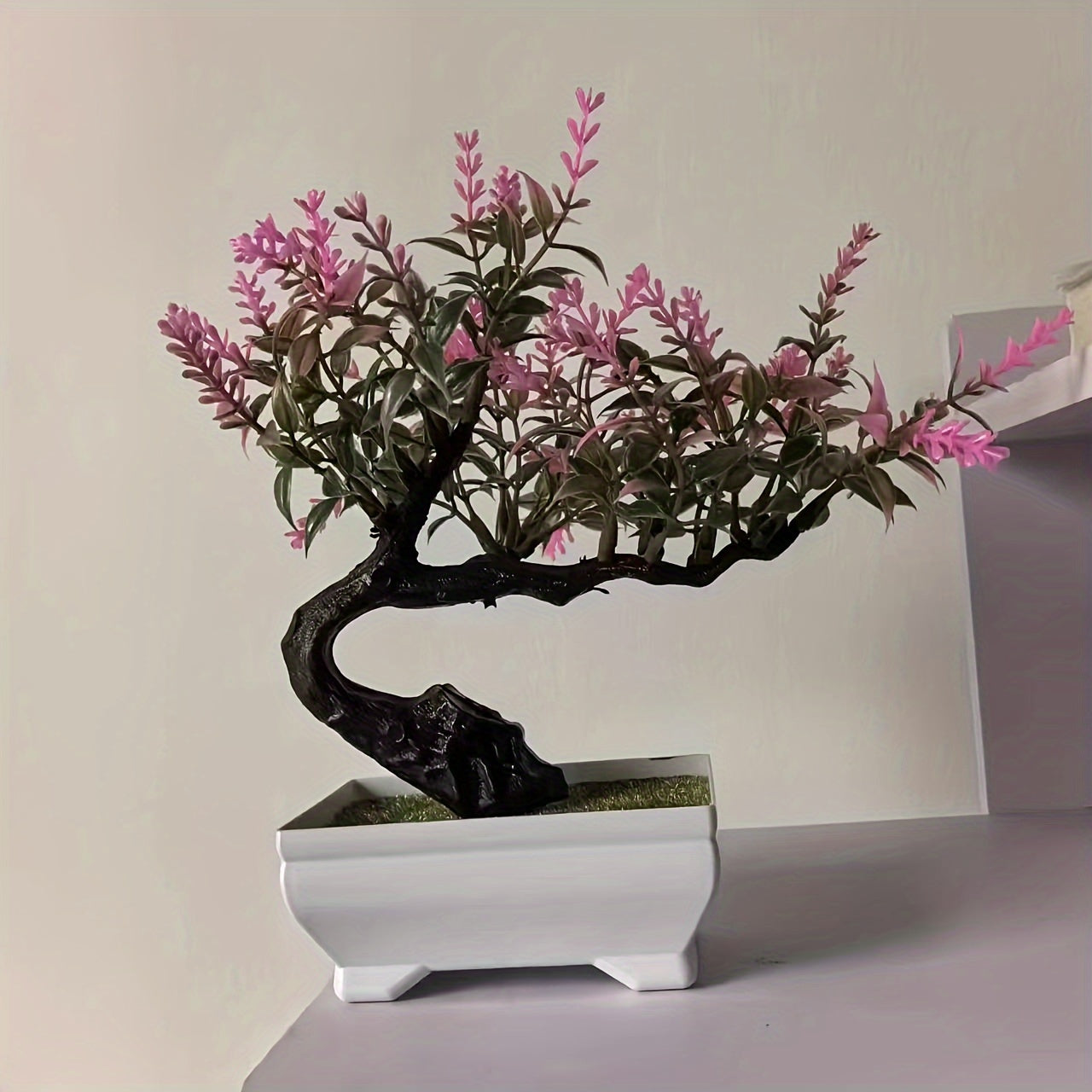Uy dekoratsiyasi va tadbirlar uchun oq potda sun'iy bonsai daraxti