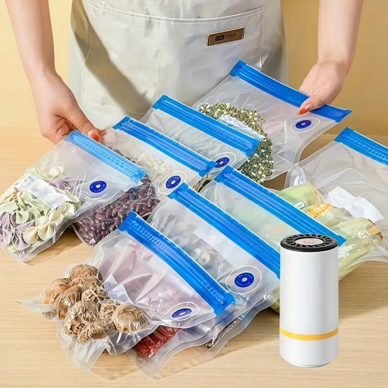 Портативный ручной вакуумный упаковщик для хранения продуктов с функцией перезарядки через USB. В комплект входят 3 размера вакуумных пакетов для свежего и влагонепроницаемого хранения. Идеально подходит для приготовления при низких температурах.