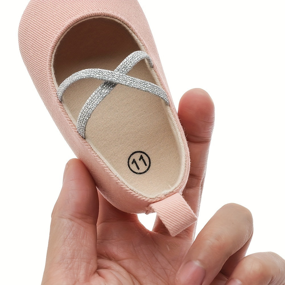 Блестящие слипоны для малышей с мягкой подошвой, нескользящие для комфортной ходьбы весной/осенью.