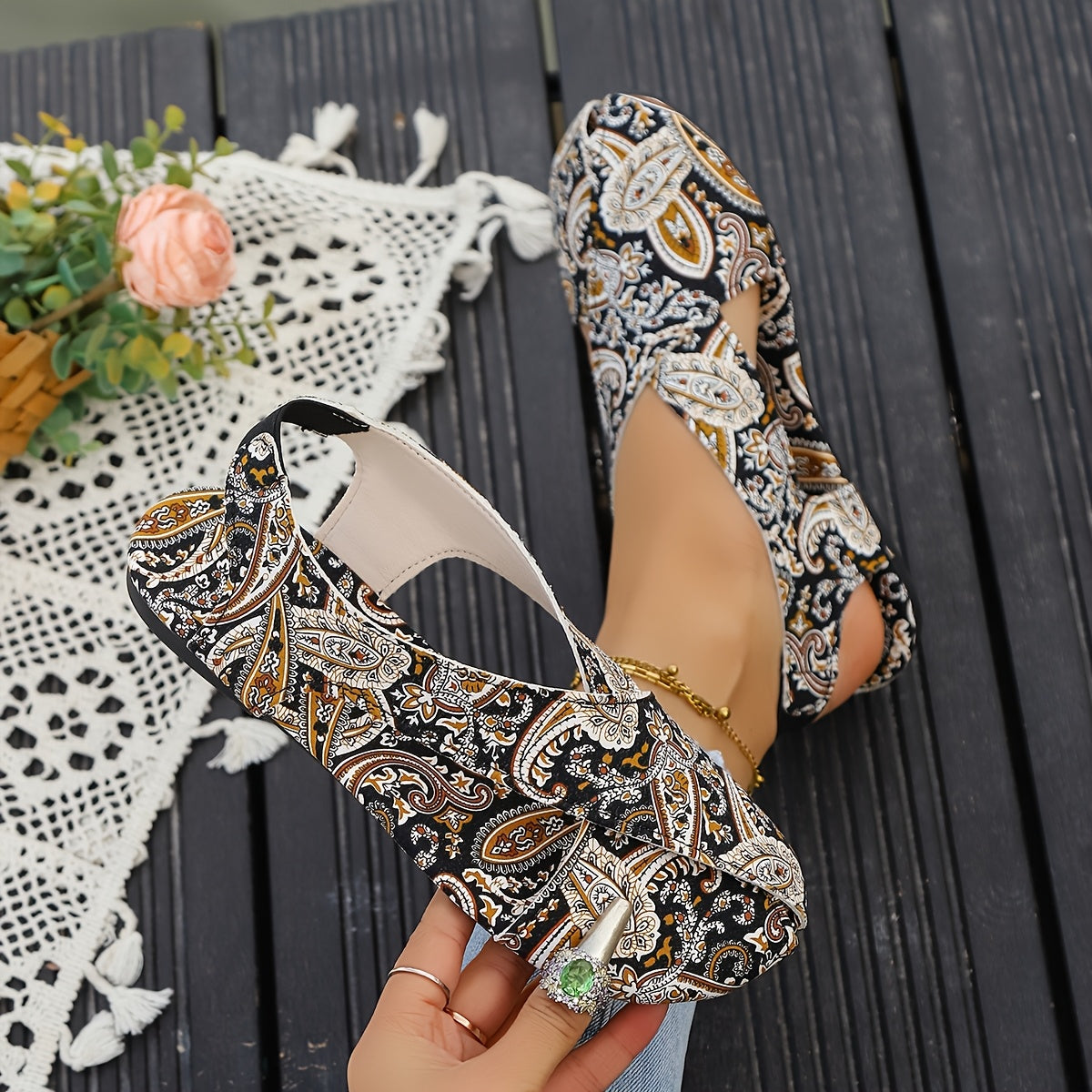 Women's Bohemian Floral Flat Sandals with Mandala Pattern for Summer Beach