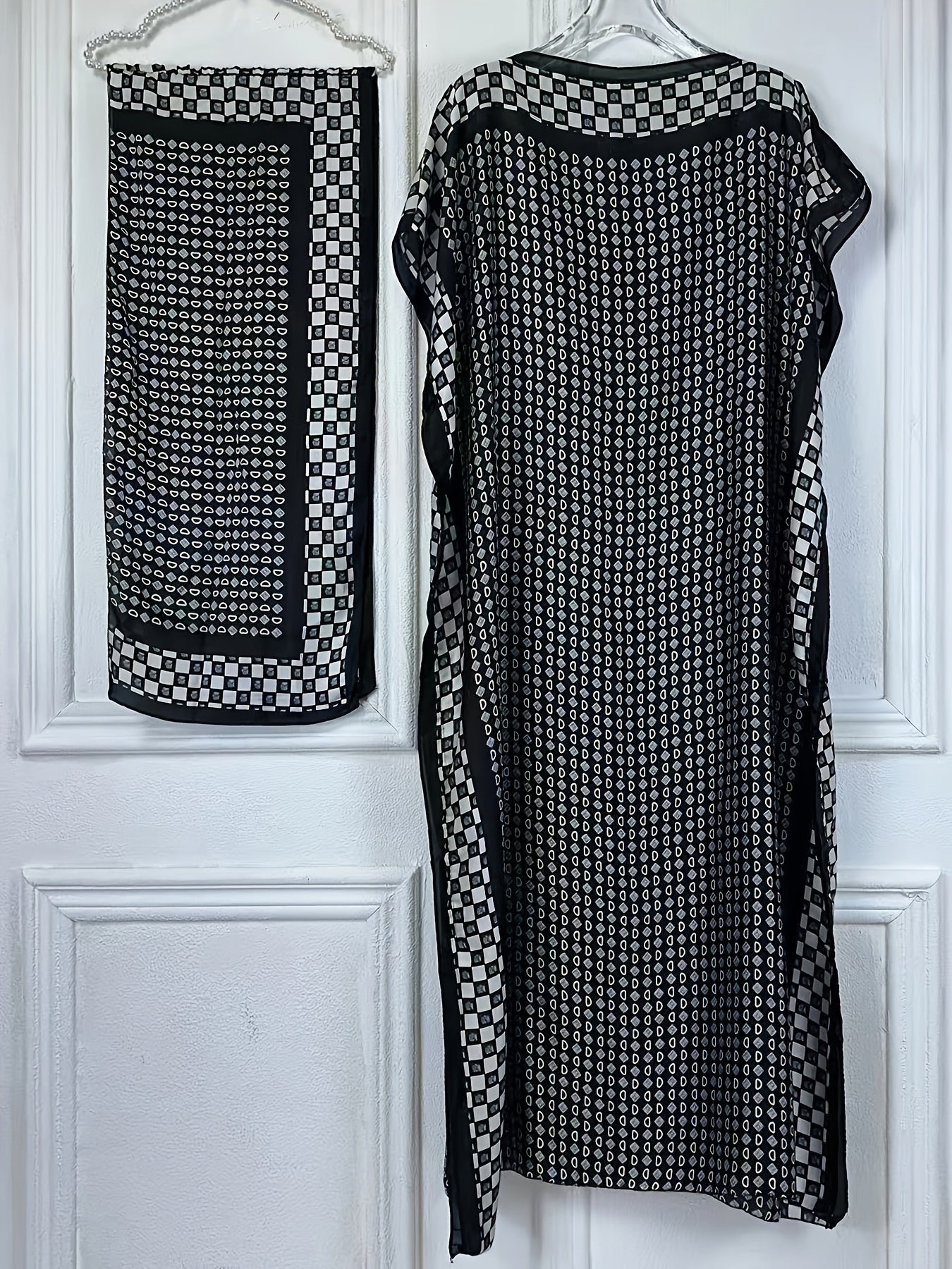 Women's Floral Print Maxi Abaya with Batwing Sleeves and Boat Neck