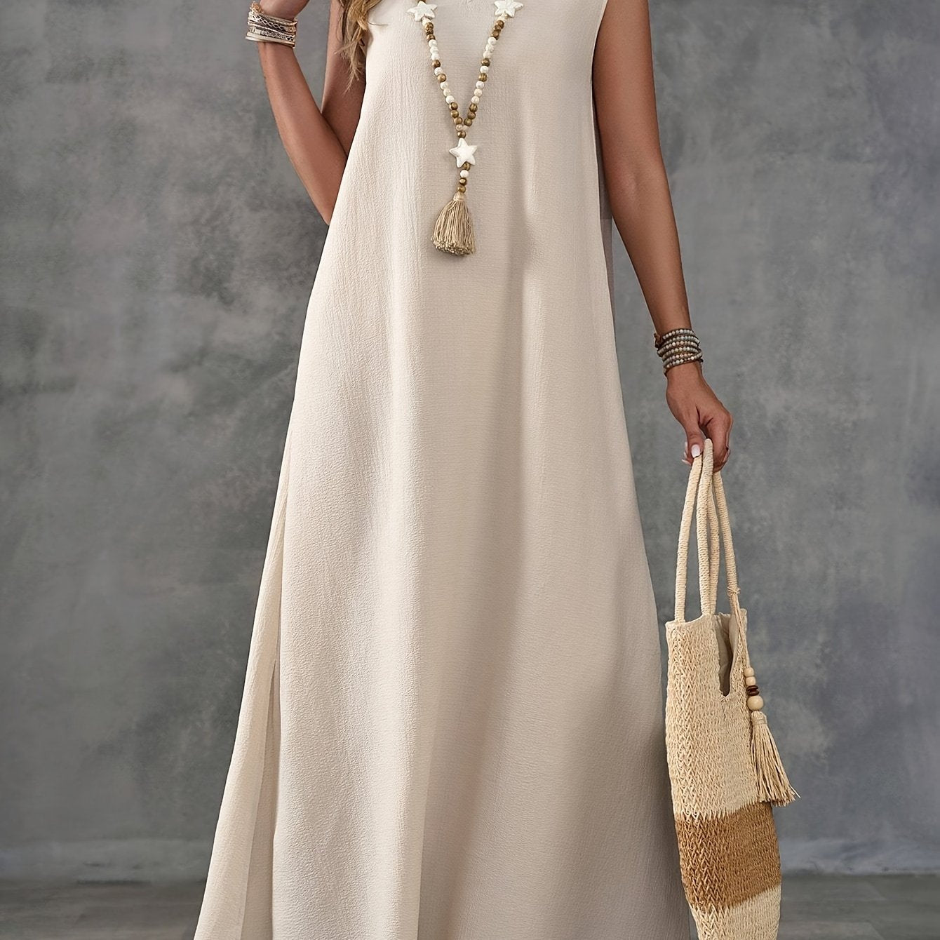 Yengsiz V-shaklidagi ko'ylak, yon yirtilishi bilan - Norasmiy, mashinada yuvish mumkin bo'lgan polyester aralashmasi, yozgi norasmiy kiyimlar uchun ideal, porloq mato