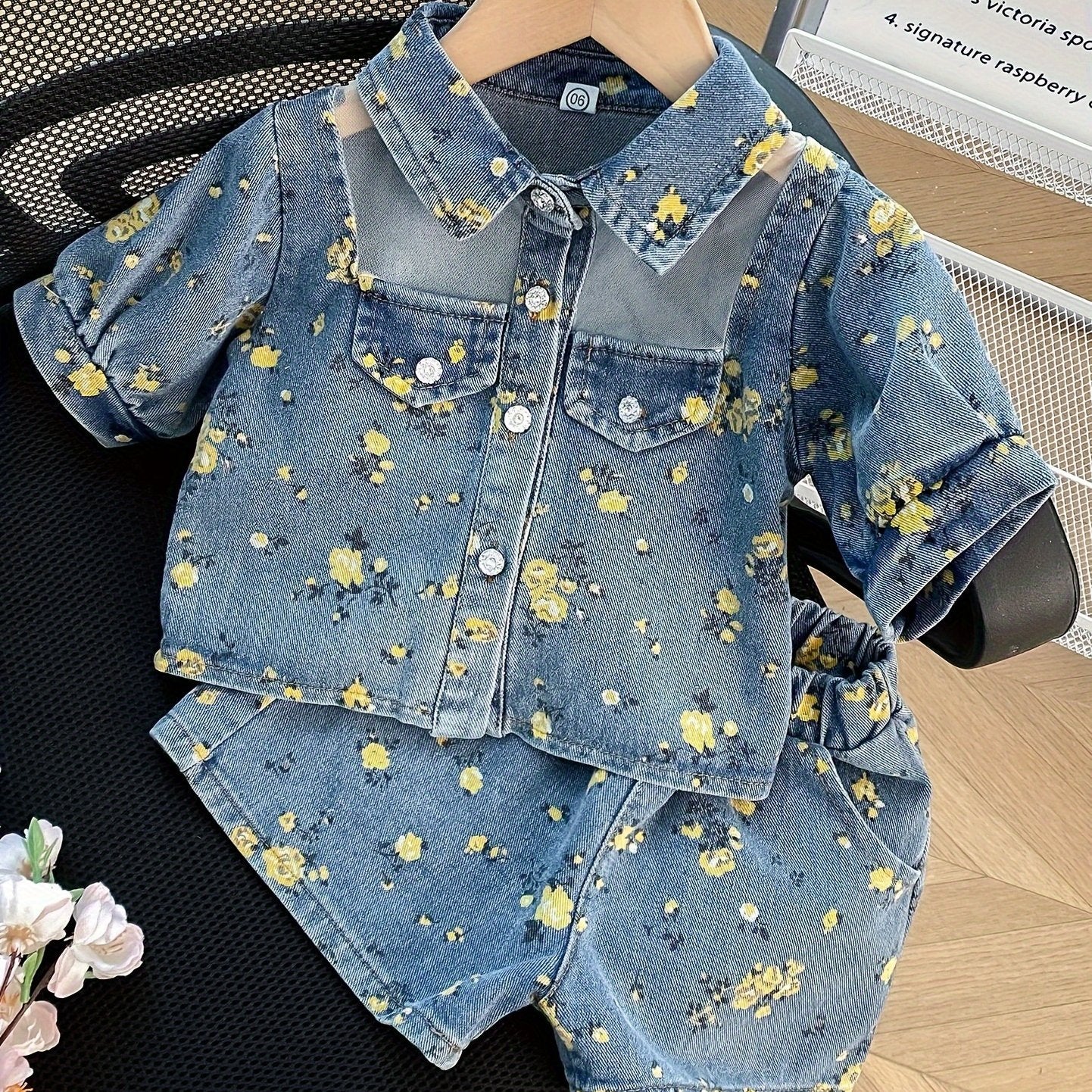 Conjunto de verano de mezclilla para niñas con pantalones cortos con estampado floral y camiseta de manga corta