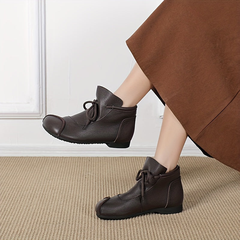 Ayollar uchun qisqa ipli bo'yniga qadar botinkalar