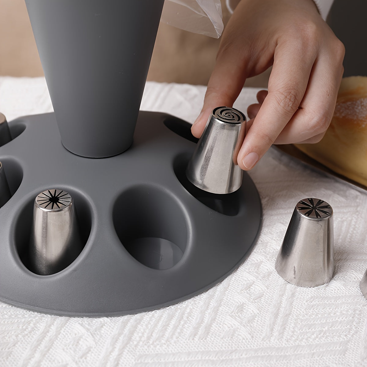 Piping Bag and Tips Holder for Cake Decorating Baking Tools Kitchen Accessories