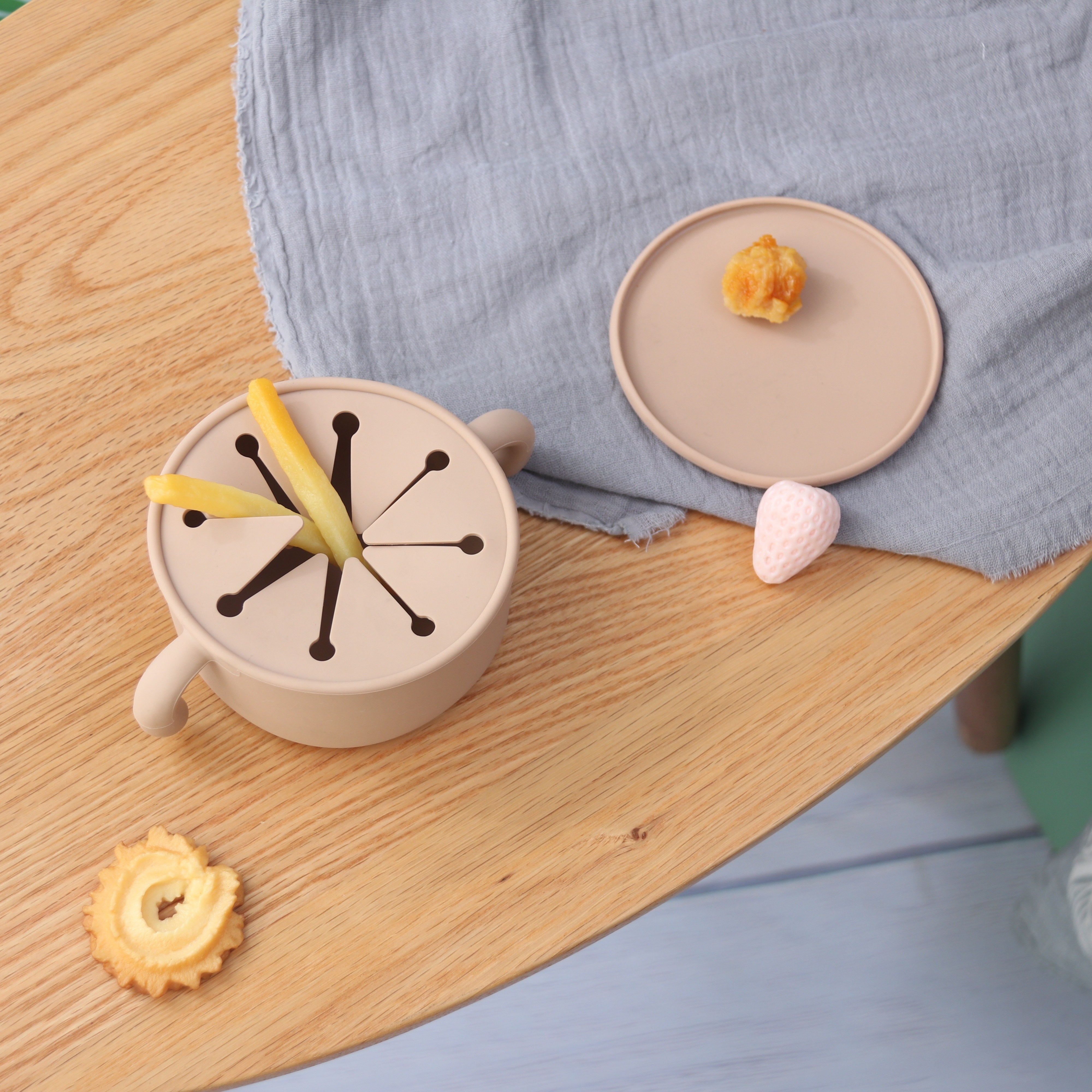 Baby Silicone Snack Bowl with Dustproof Cover and Food Supplement Cup for Food Safety