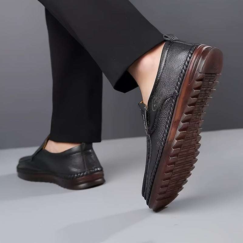 Erkaklar uchun yuqori donali sigir terisidan tayyorlangan, sirpanmaydigan kauchuk taglikka ega slip-on loafer poyabzallari.