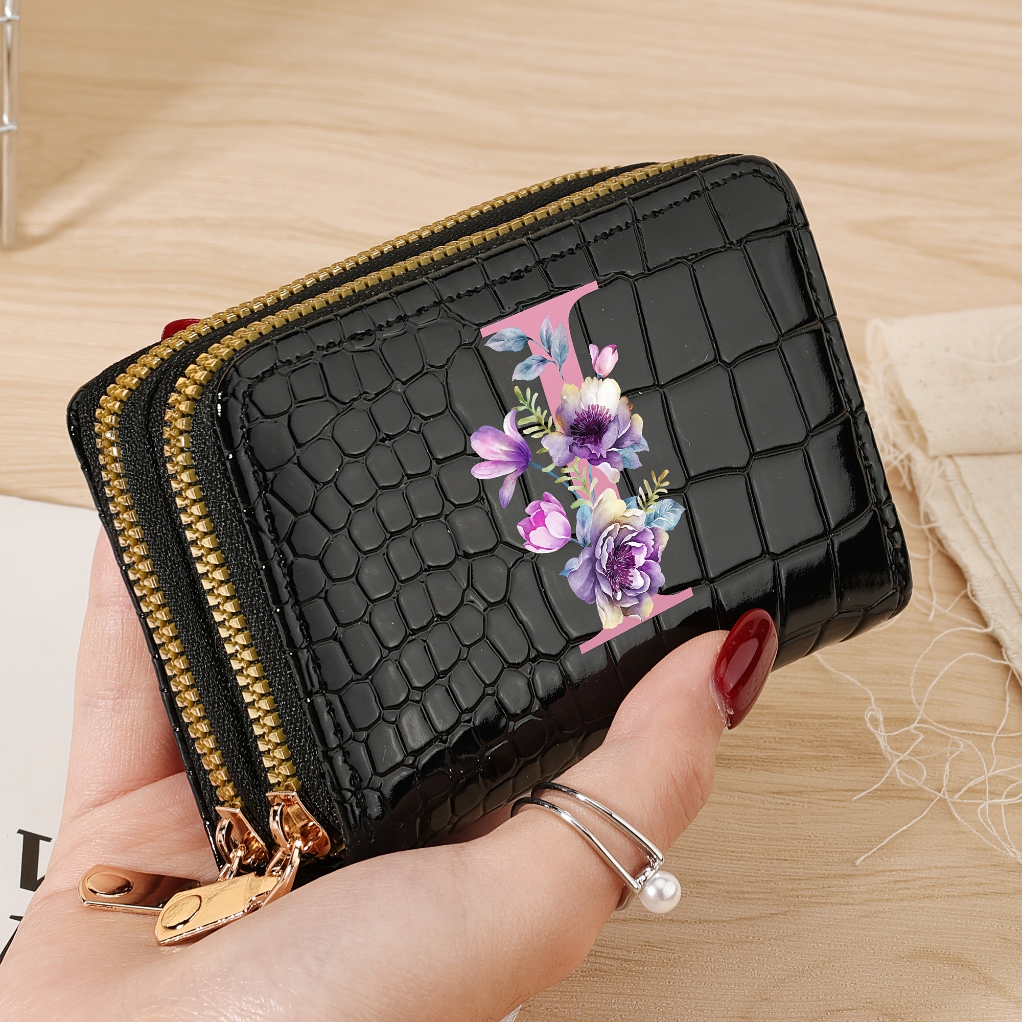 Стильный женский кошелек с крокодиловым узором и дизайном "P", сумка с двойной молнией черного, белого и розового цветов. Модная монетница для путешествий и повседневного использования, школьный аксессуар с текстурой.