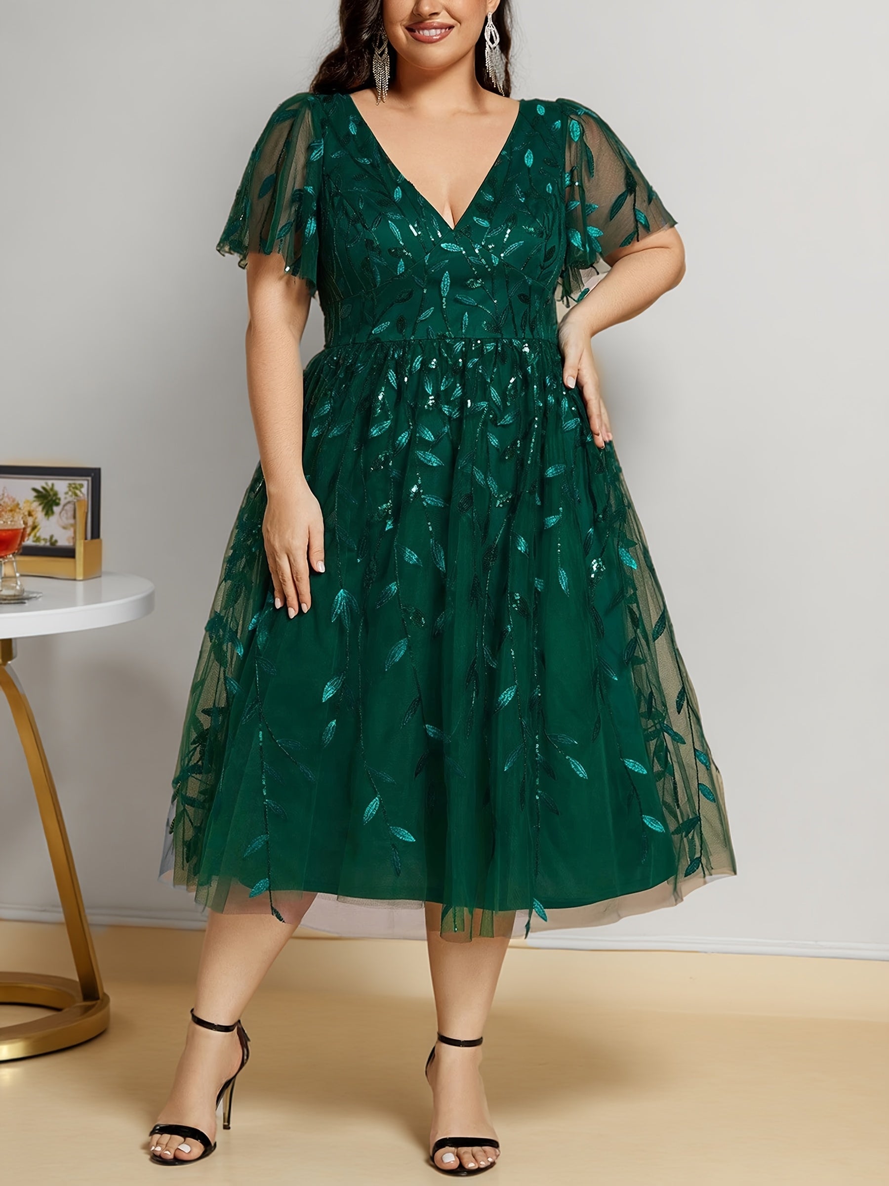 Plus Size Women's Mesh Cocktail Dress for Evening Parties and Formal Events