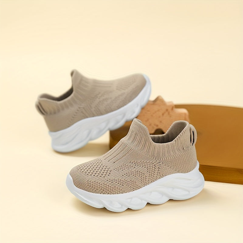 Kichkina erkaklar va qizlar uchun engil, nafas oladigan mato bilan tayyorlangan bosib o'tadigan poyabzal, barcha mavsumlar uchun ochiq havoda va kundalik foydalanish uchun