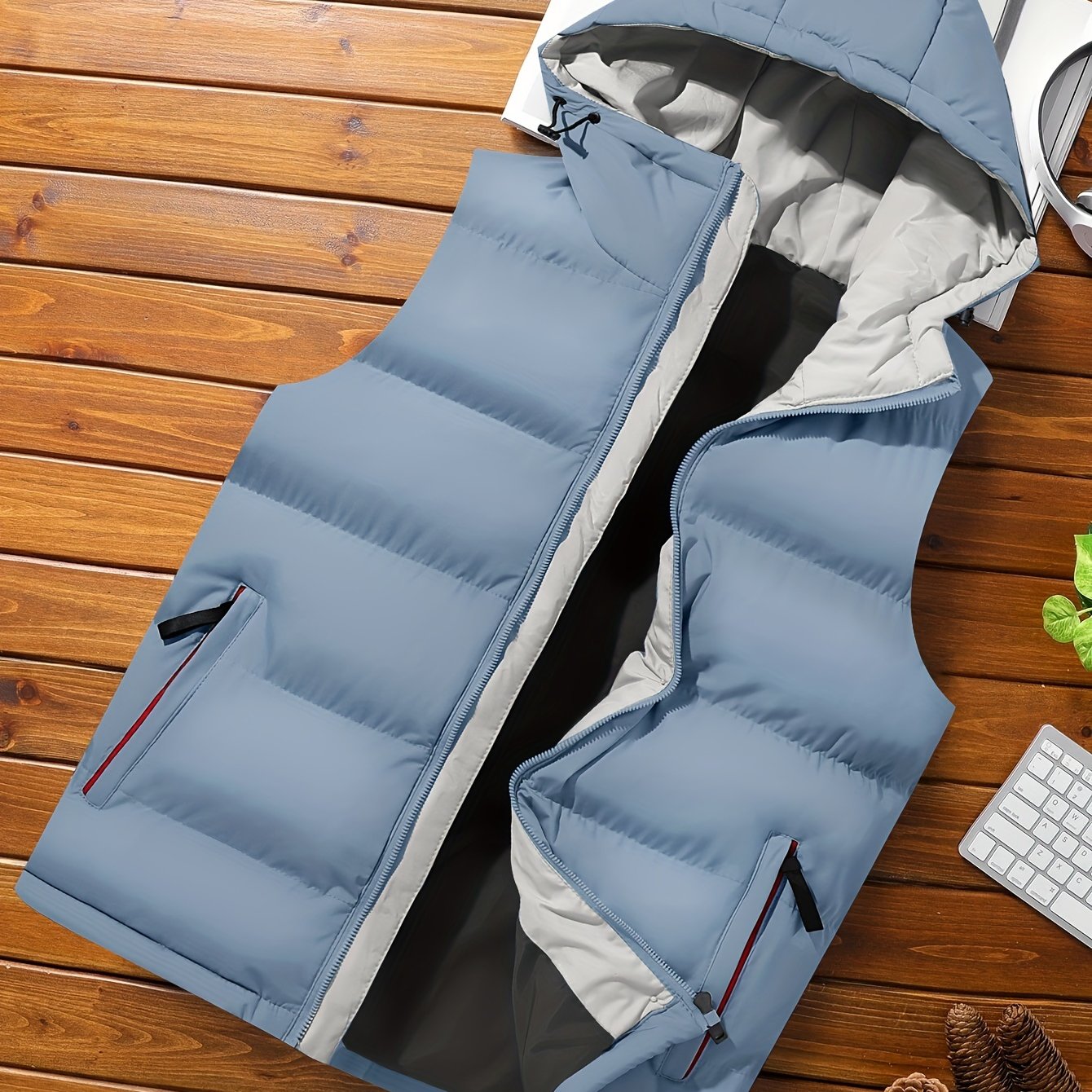 Erkaklar uchun zaytun yashil kapüşonli jilet, fermuarlı cho'ntaklar bilan, yengsiz, mashinada yuvish mumkin bo'lgan polyester, kuz/qish uchun ideal.