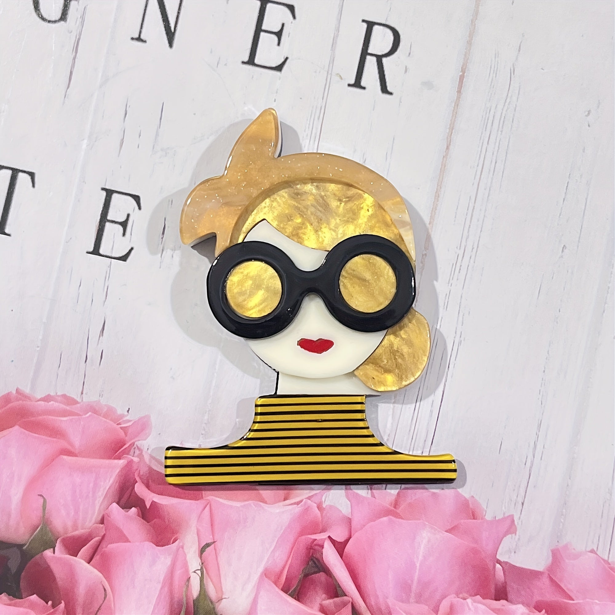 "Moda Ayol Shakli Badji Multfilm Akril Badji Shlyapalar, Ruksaklar, Kurtkalar, Ko'ylaklar, Sumkalar va Kiyimlar uchun Bezak Aksessuar sifatida"