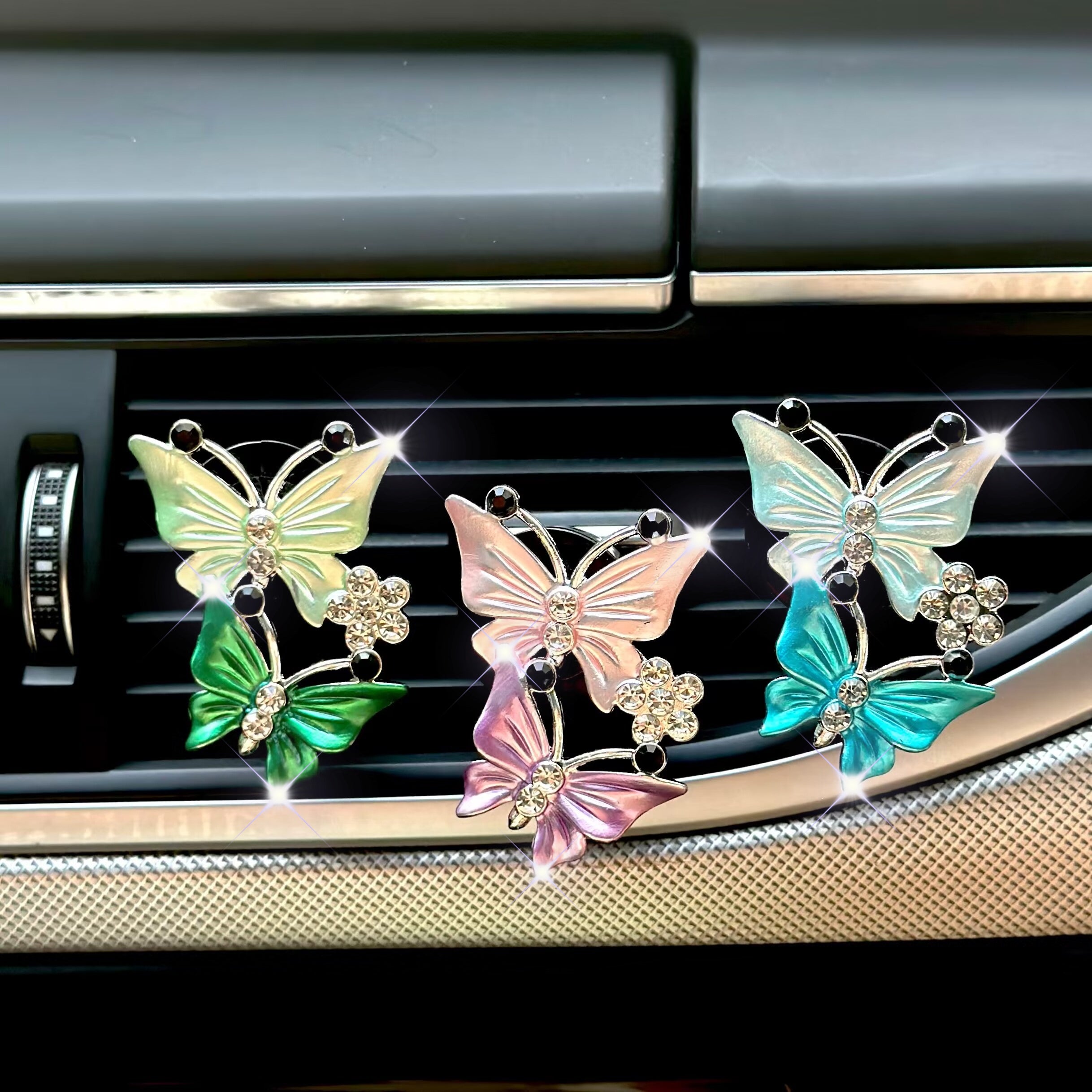 Avtomobil ichki qismi uchun ikki qanotli parvoz havoni tozalash uchun hidi bilan sun'iy olmoslar bilan klip