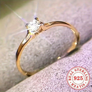 Женщина купила обручальное кольцо из серебра 925 пробы с одним камнем циркония, простой, но элегантный выбор для её предложения и свадебного дня, красивый подарок на День святого Валентина.