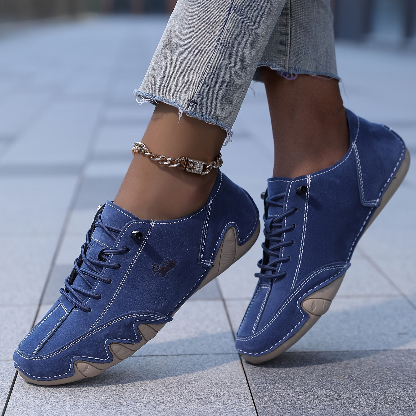 Women's Solid Color Lace Up Sneakers Lightweight Breathable Comfort Shoes