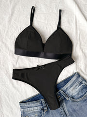 Nylon Elastane Lingerie Set Wireless Triangle Bralette and Cheeky Thong