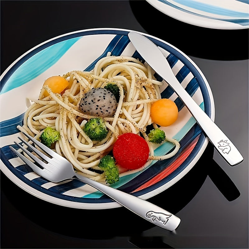 - Yoshlar uchun zanglamas po'latdan yasalgan idish-to'plam
- Multfilm dinozavr dizayni
- Kumush pichoq, vilkalar va qoshiq