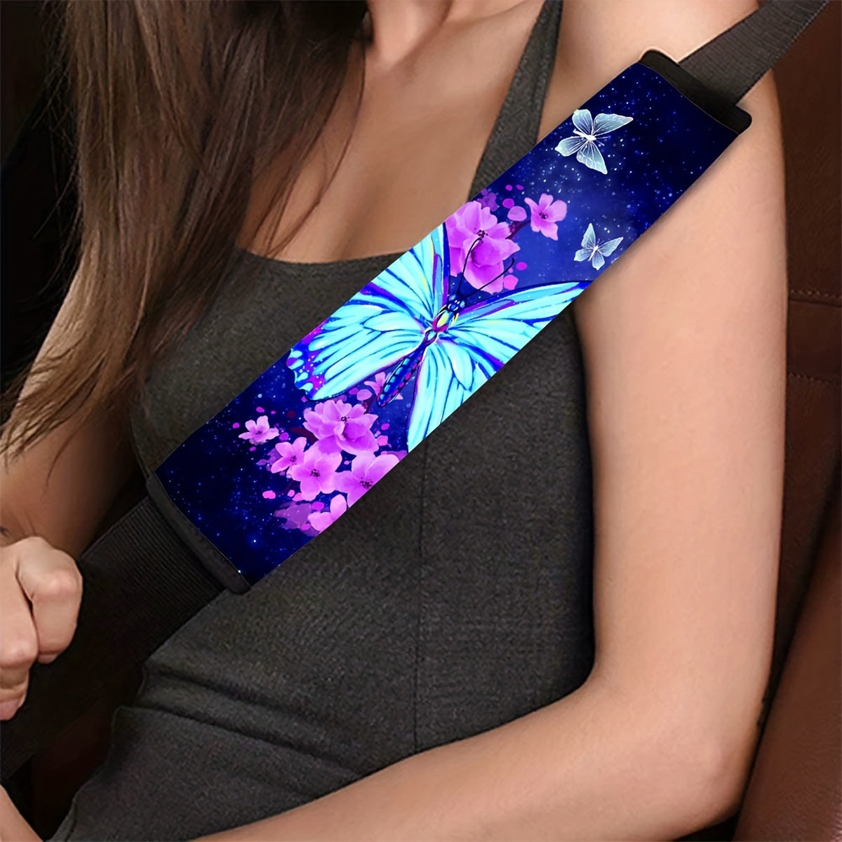 Katta ko‘k rangli kapalak bosimi bilan avtomobil aksessuarlar to‘plami, rul boshqich qopqog‘i, o‘rindiq kamar qoplamalari bilan