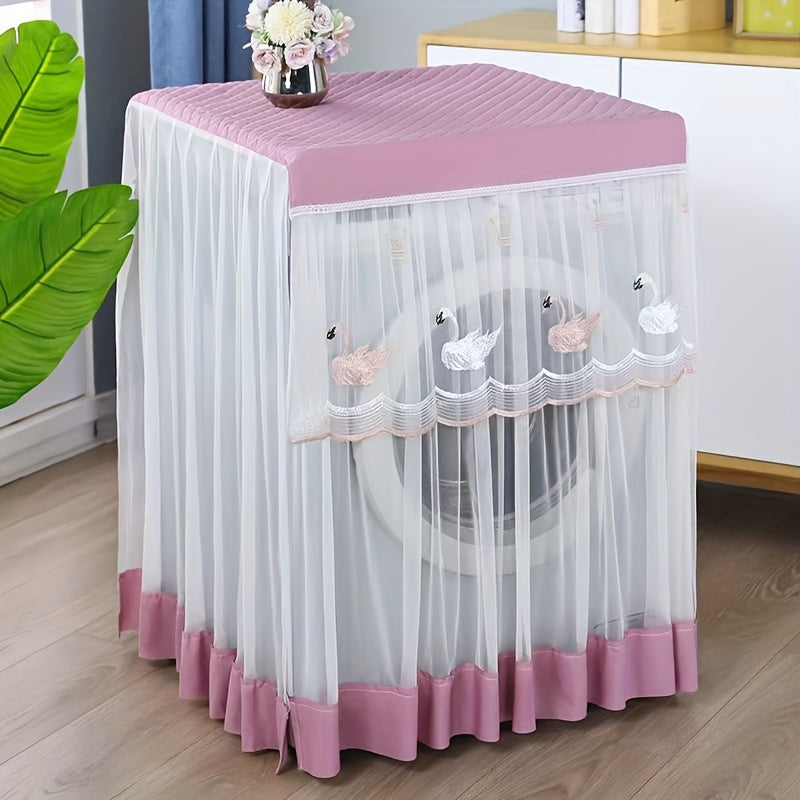 Gul naqshli va qirrali trim bilan bezatilgan pushti va oq dantel kir yuvish mashinasi qopqog'i, yon tomondan ochiladigan modellarga mos kelish, chang va quyoshdan himoya qilishni ta'minlaydi. Polyester matodan tayyorlangan.