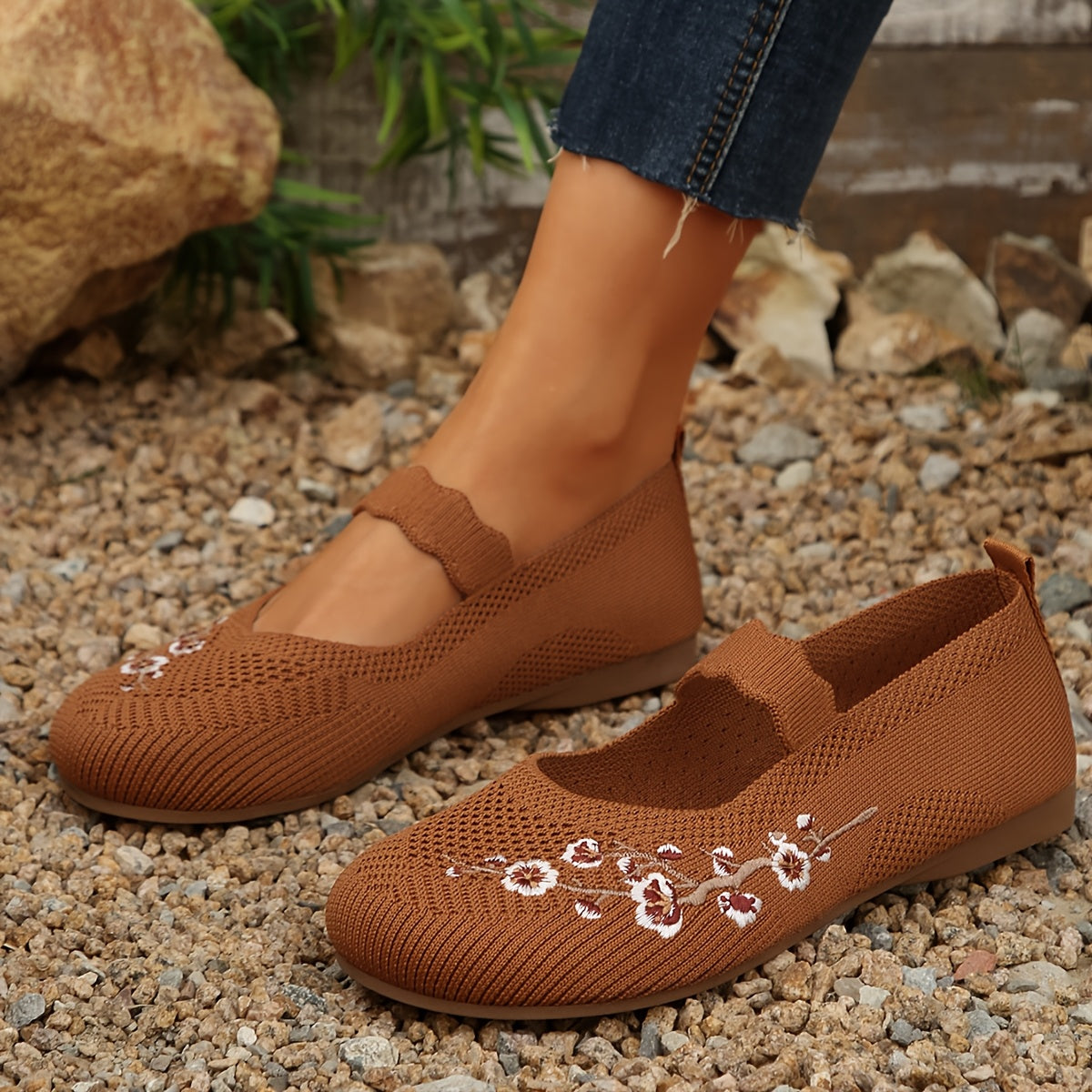 Women Floral Embroidered Slip-On Flats Breathable Fabric All-Season Black Pink White