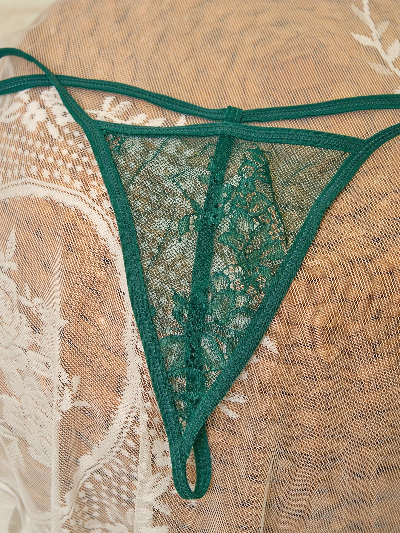 Conjunto de vestido largo maxi con recortes semitranslúcidos y vestido de noche tanga