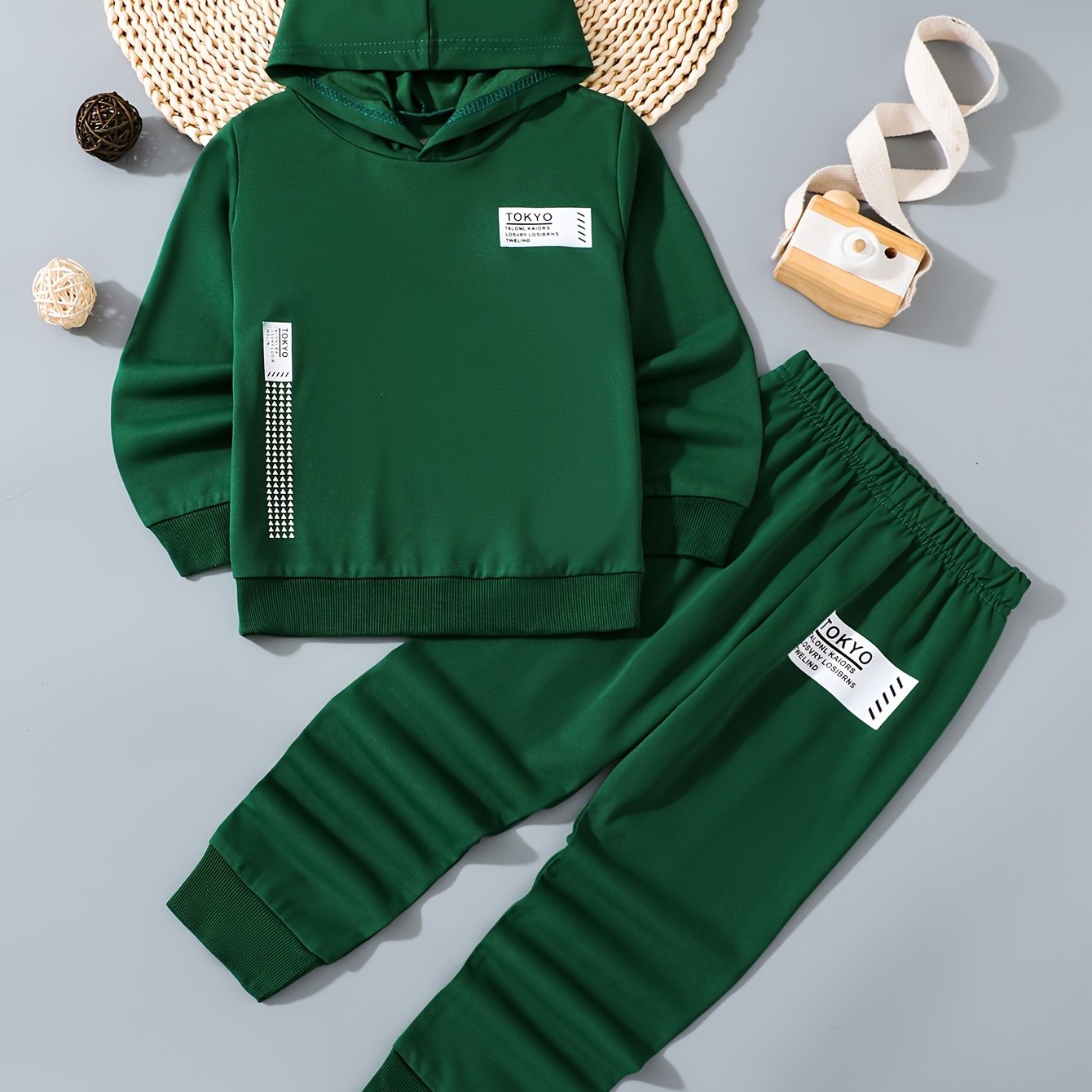 Boys' 2-Piece Hoodie and Sweatpants Set with Tokyo Letter Print for Spring and Fall