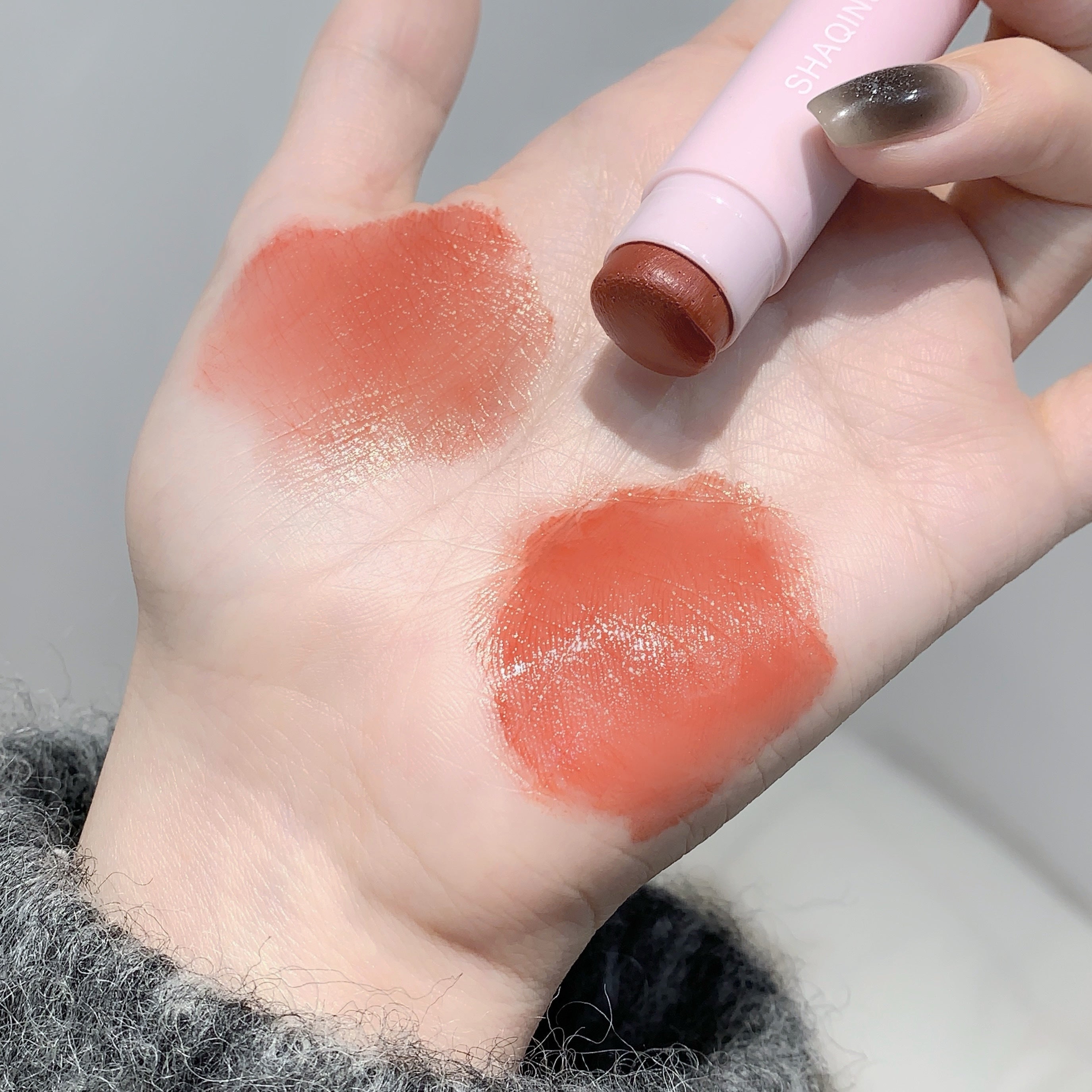 Bálsamo labial de mujer 3 colores agua brillo hidratante anti-escamoso de alto brillo