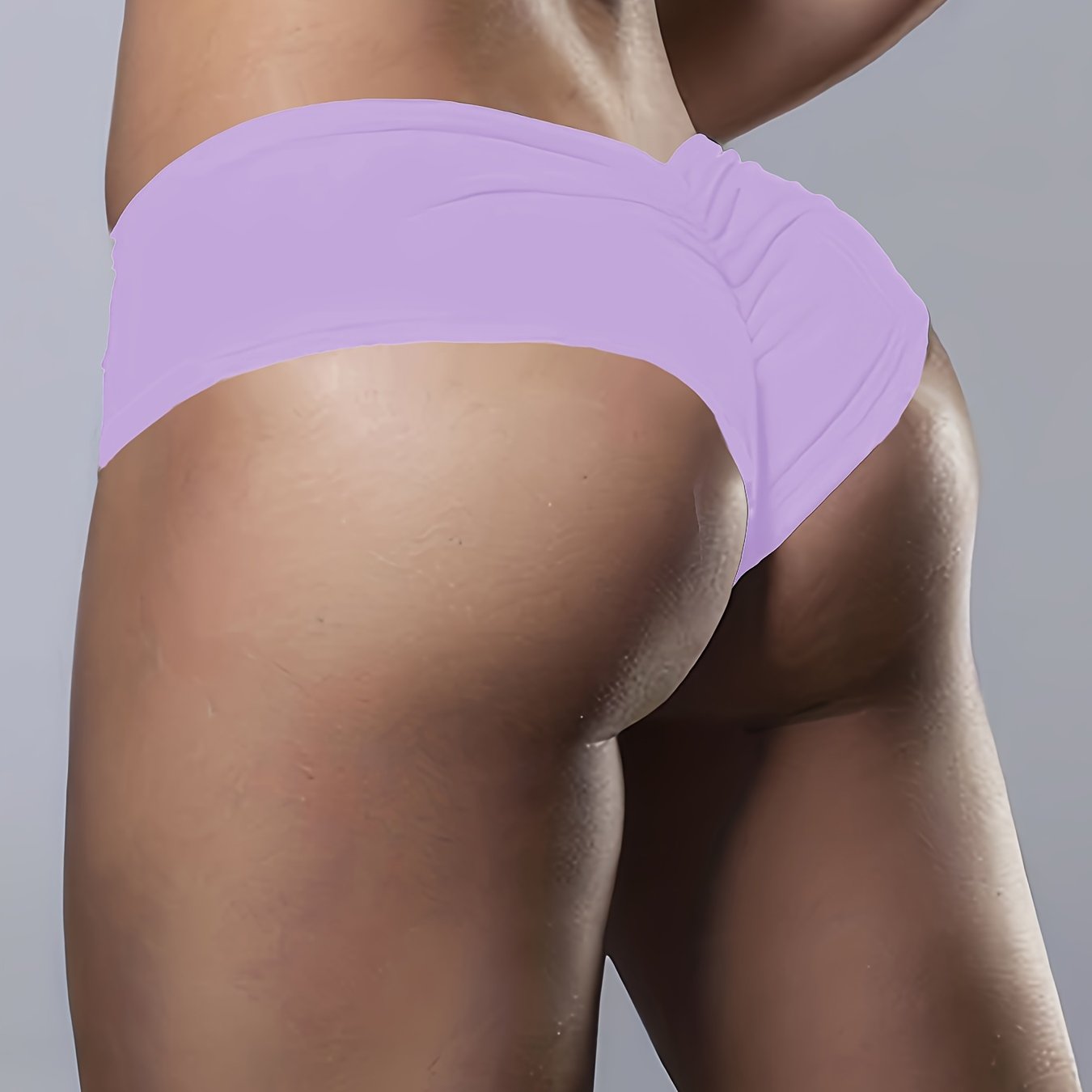 Yumshoq rangli yuqori cho'ziluvchan bikini pastki qismi, to'plangan, jozibali yuqori kesim uslubi.