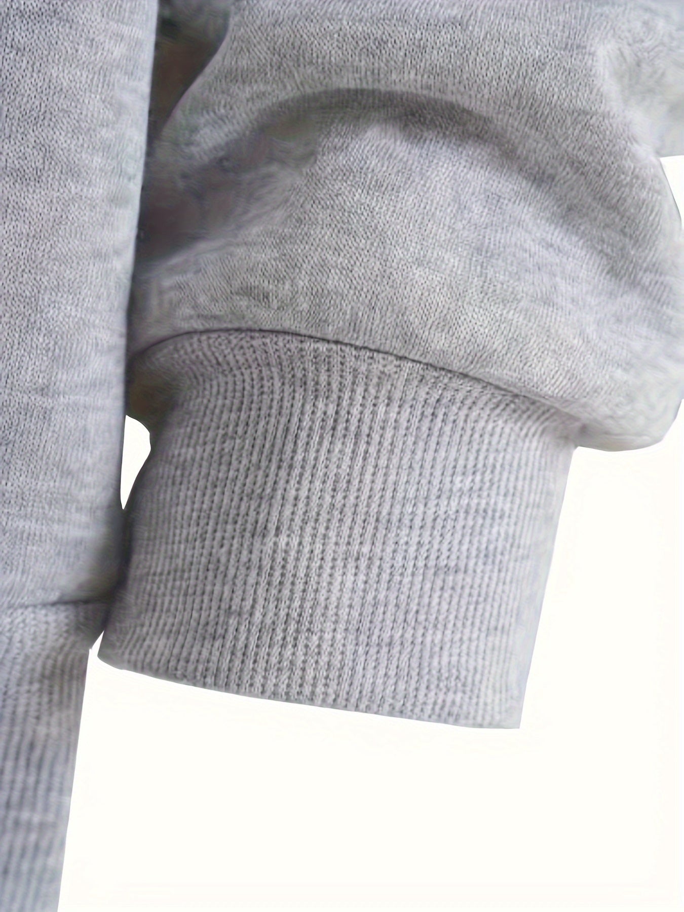 Katta o'lchamdagi erkaklar uchun tasodifiy kapüşonli sviter, qish uchun mustahkam rangli polyester to'qima, fermuar yopilishi va cho'ntak tafsilotlari bilan.