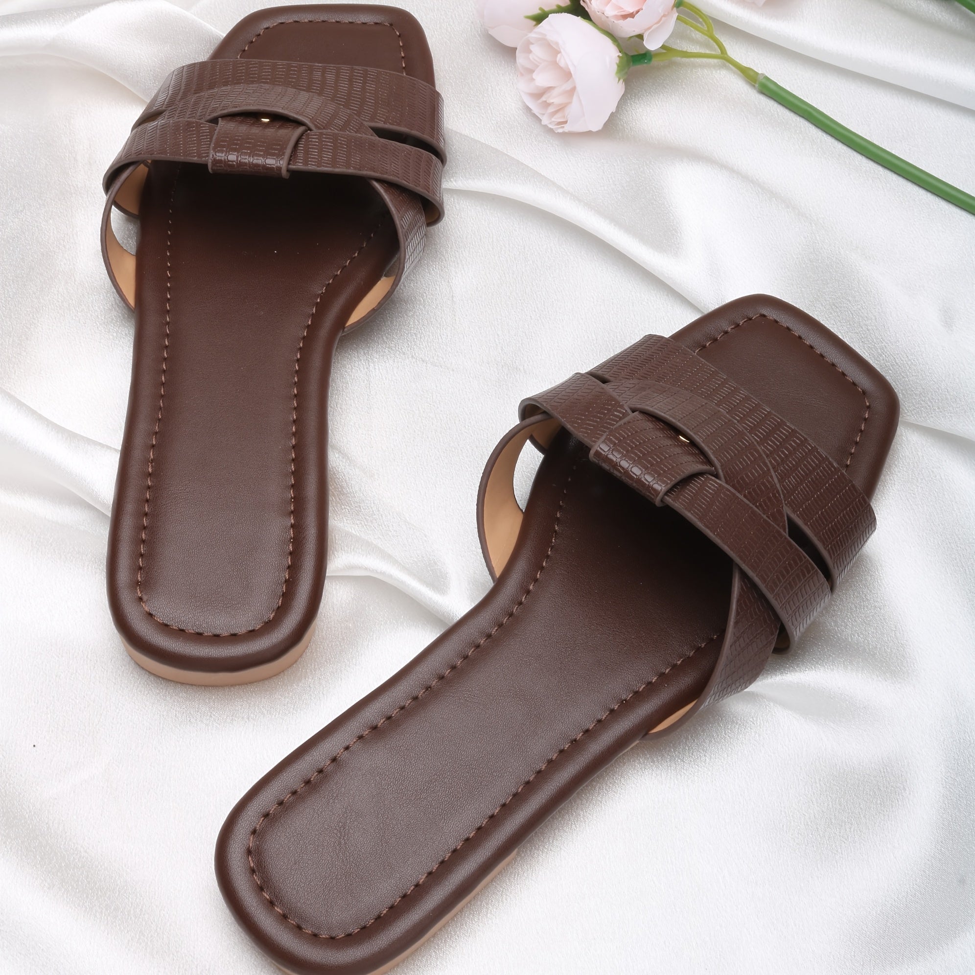 Women's Flat Sandals Adjustable Strap Open-Toe Summer Slippers Brown
