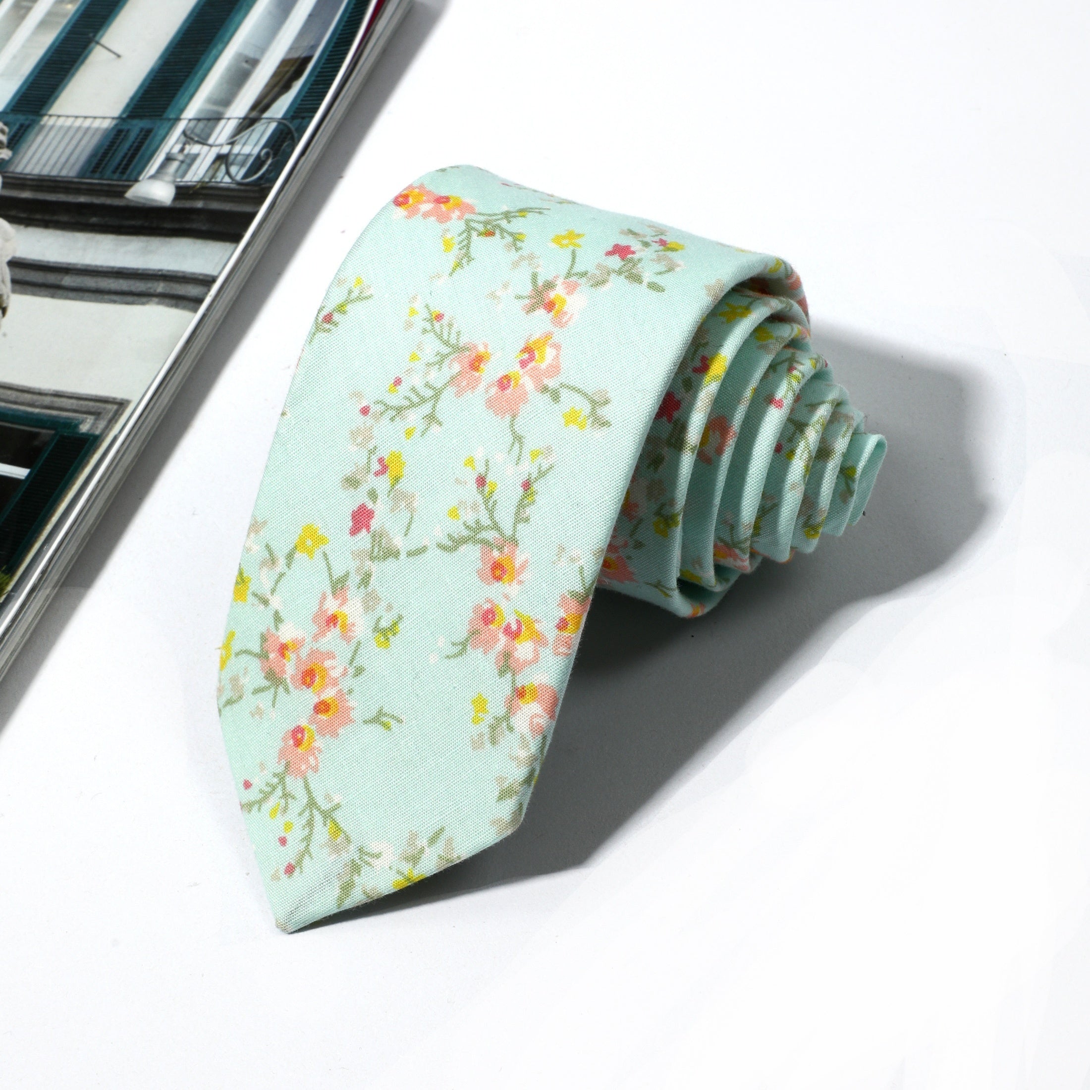 Men's Retro Floral Pattern Tie for Parties and Travel Gift Option