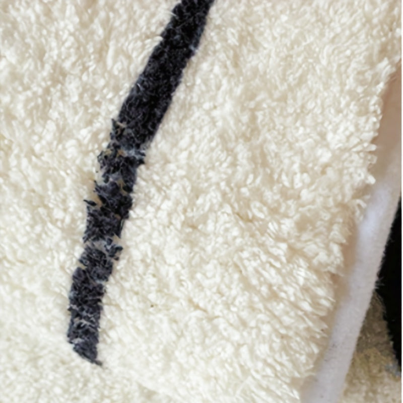 Аренда спальни с красным ковром, скандинавским декором и рождественским ковриком