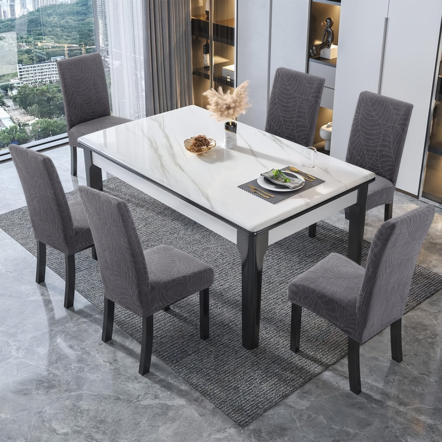 Съемные чехлы для стульев доступны в наборах по 2, 4 или 6 штук. Удобные для домашних животных и съемные, эти интегрированные чехлы для стульев идеально подходят для использования на кухнях, в отелях и ресторанах.