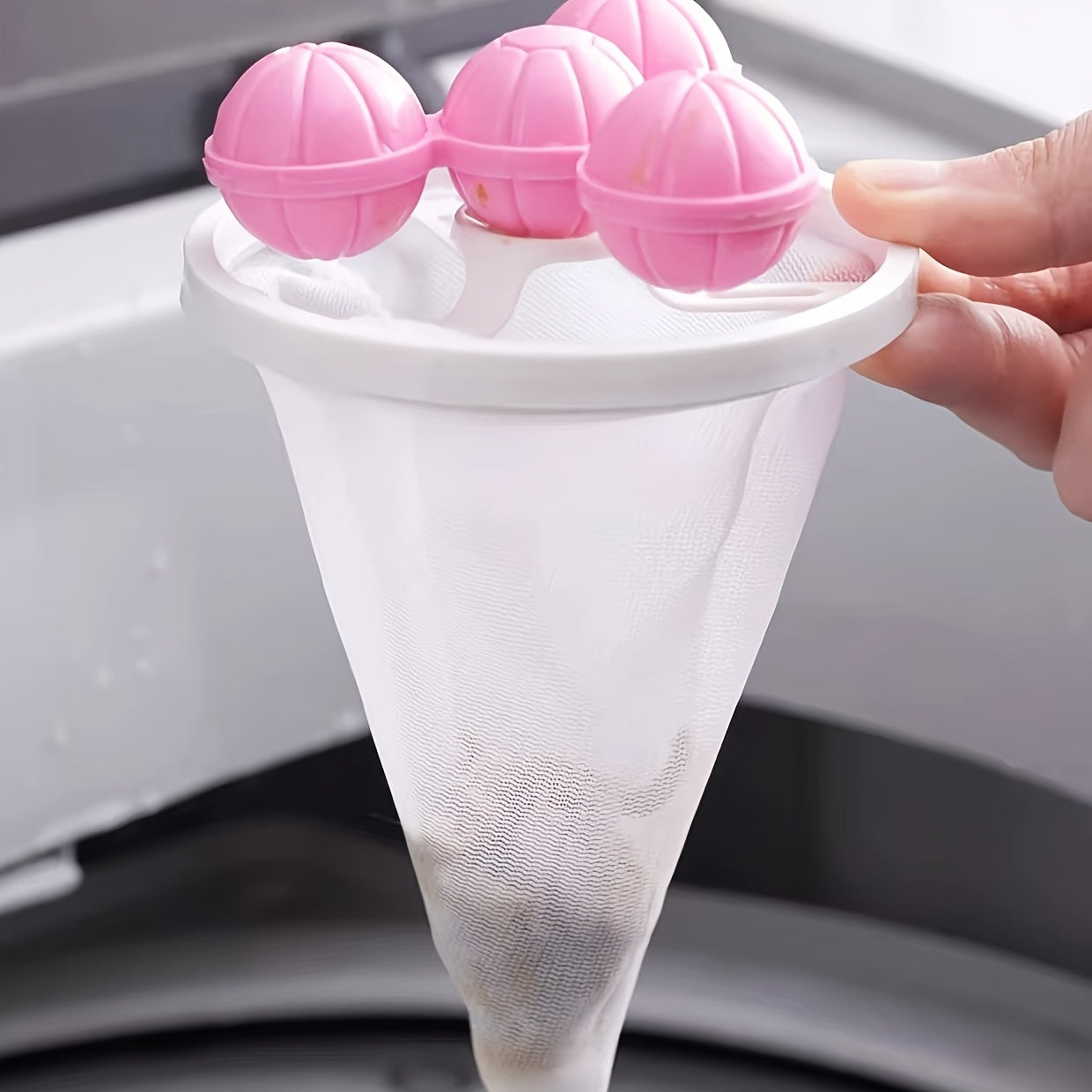 Kir yuvish mashinalari uchun mo'ljallangan to'kindi to'plovchi, soch va to'kintilarni filtr tarmog'i va kir to'plari yordamida olib tashlash uchun.