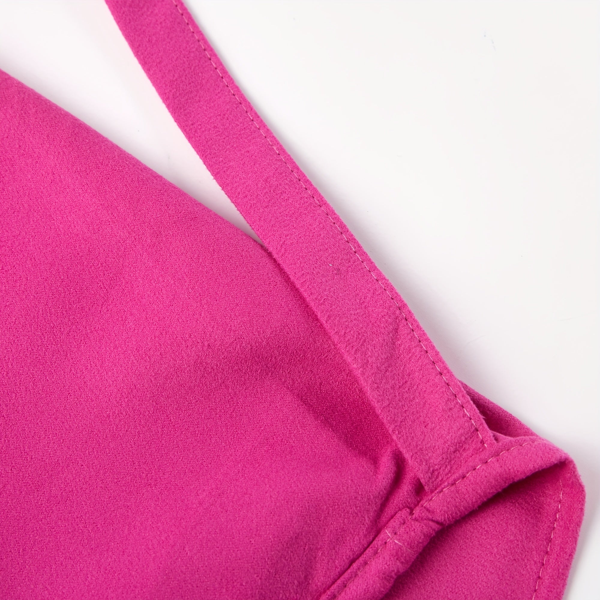 Microfiber Beach Towel with Side Pockets for Sunbathing and Lounge Use in Mixed Color