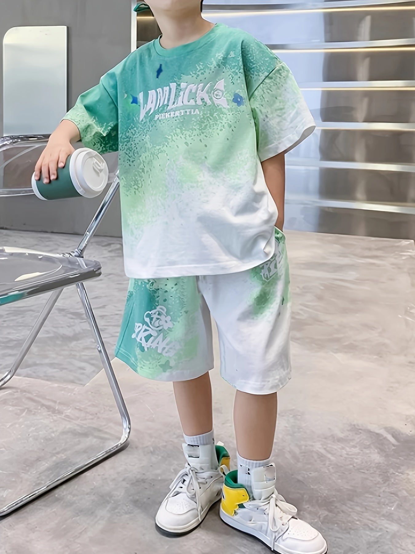 Conjunto de ropa casual para niños y niños con camiseta de manga corta con estampado de alfabeto y pantalones cortos de poliéster para primavera y verano, ropa para exteriores