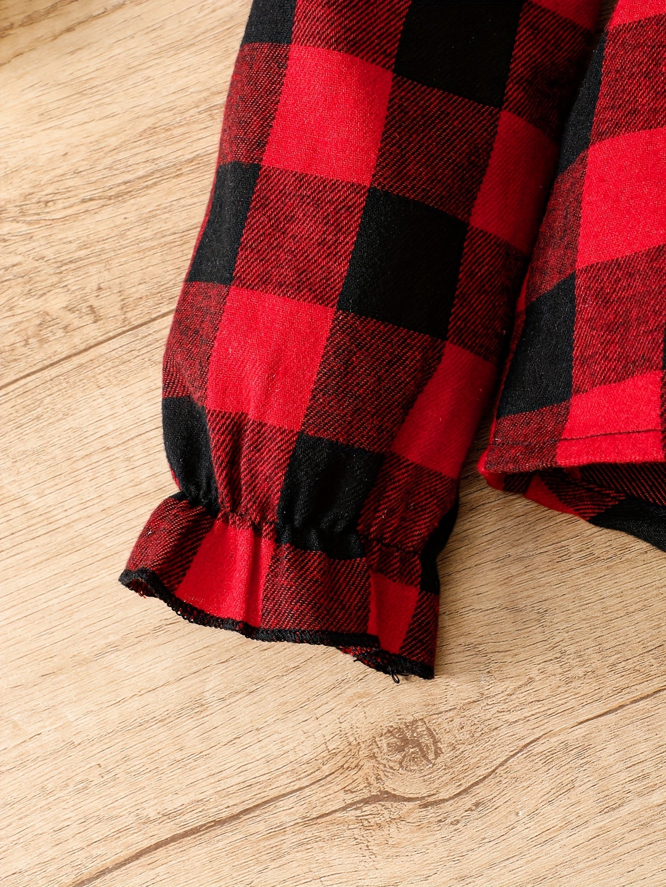 Детский комплект: рюшевая блузка в клетку и брюки с ремнем для весенне-осенней прогулочной одежды