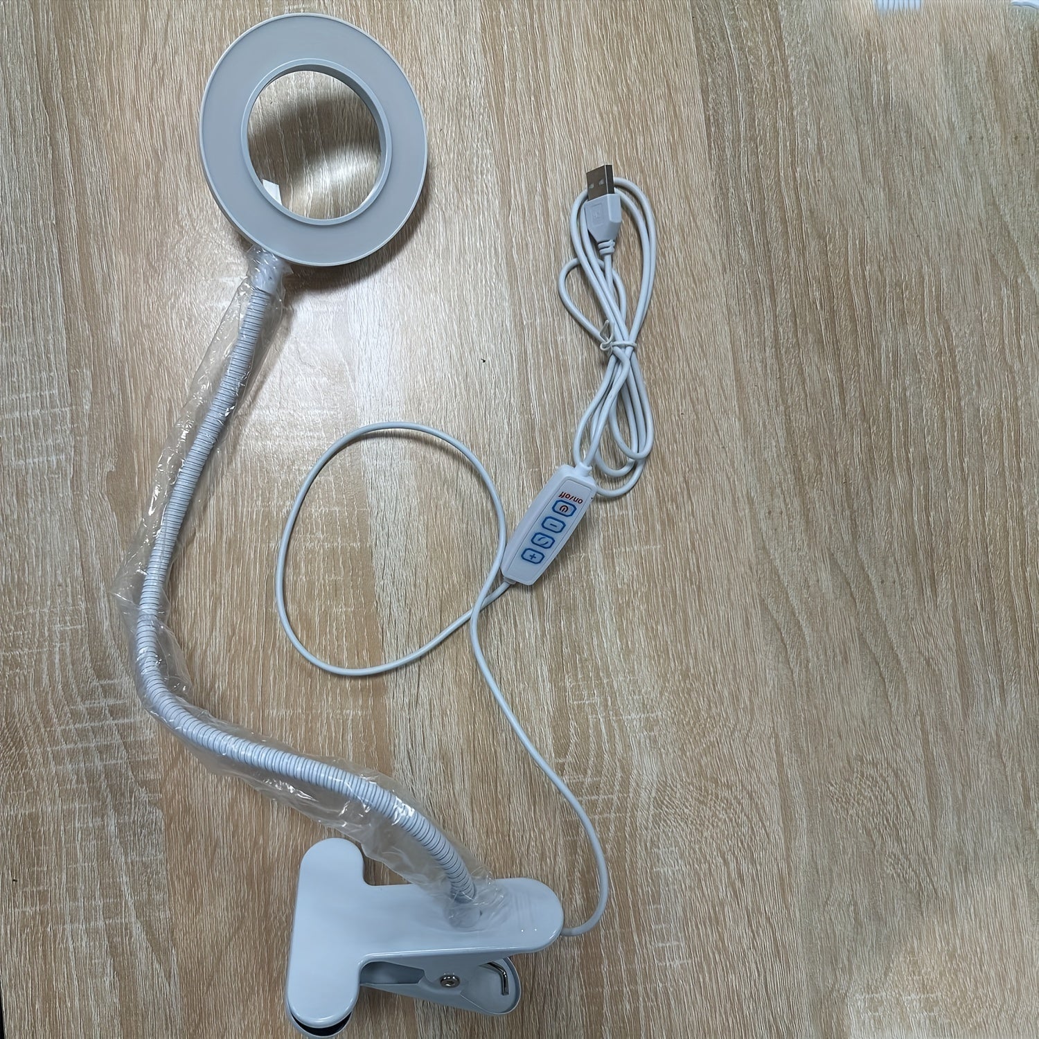 LED chiroqlar bilan stol chiroqi, ko'zlarni himoya qilish, klip bilan yopish, o'qish va go'zallik vazifalari uchun kattalashtiruvchi shisha