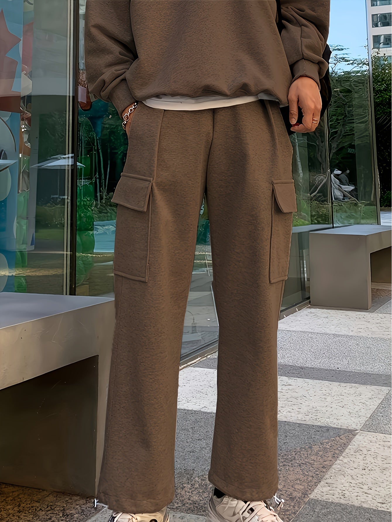 Erkaklar uchun tasodifiy kapüşonli sviter va shimlar to'plami 100% polyesterdan tayyorlangan, biroz cho'ziladigan to'qima. Tashqi sport va kundalik kiyim uchun mukammal oddiy rangda muntazam moslik. Qismidir