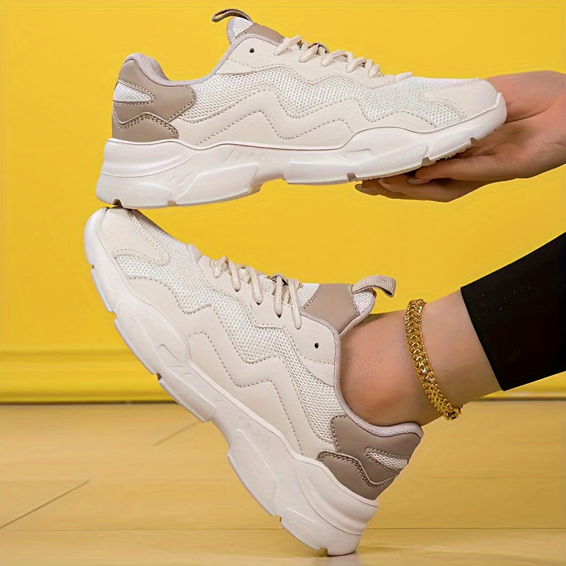 Ayollar uchun nafas oladigan tarmoqdan tayyorlangan oddiy sport poyabzal, pastki yuqori sport oyoq kiyimlari, barcha mavsumlar uchun qulaylik