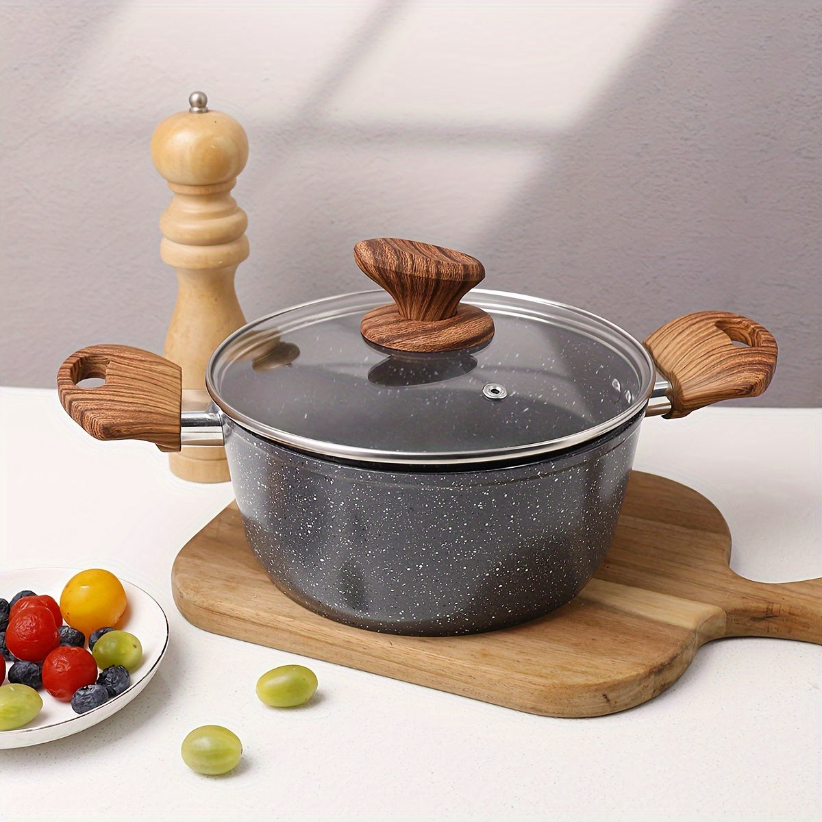 Qoplangan yopishqoq alyuminiy sho'rva qozoni, ikki quloqli tutqichlar bilan - Tez tayyorlanadigan makaron, qaynatish va ramen uchun mukammal - Induksion pechlar va gaz pechlari bilan mos - Thanksgiving va Rojdestvo chiroqlari uchun ajoyib