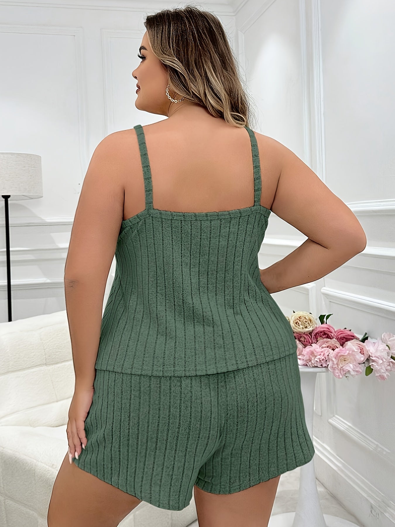 Ayollar uchun zamonaviy ribbed tank top va shortlar to'plami, 100% polyester, mashinada yuvish mumkin, Evropa/Amerika uslubi, tasodifiy va qulay dam olish kiyimlari.