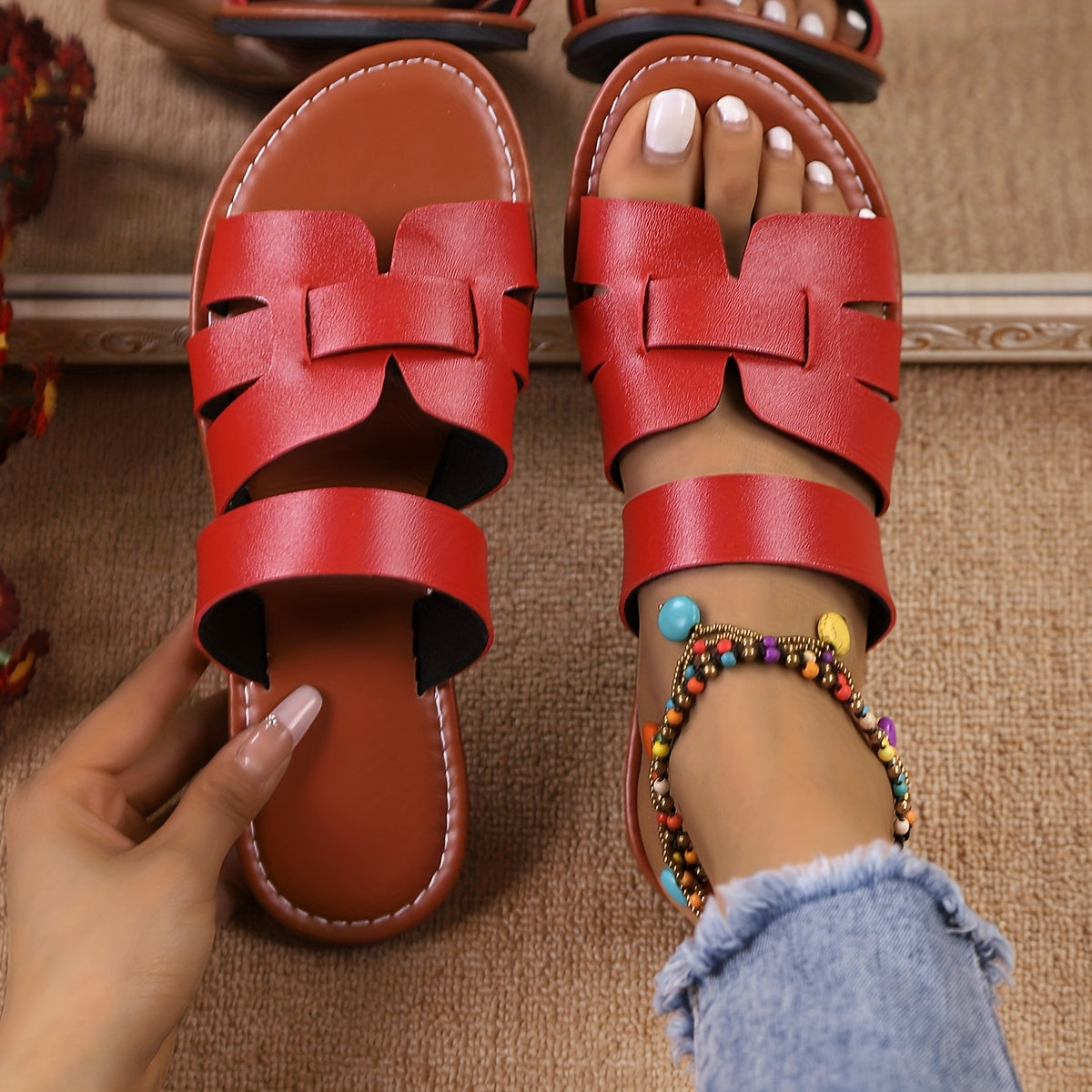 Ayollar uchun keng model ochiq barmoqli tekis sandalki, nafas oladigan strapli yozgi plyaj uchun