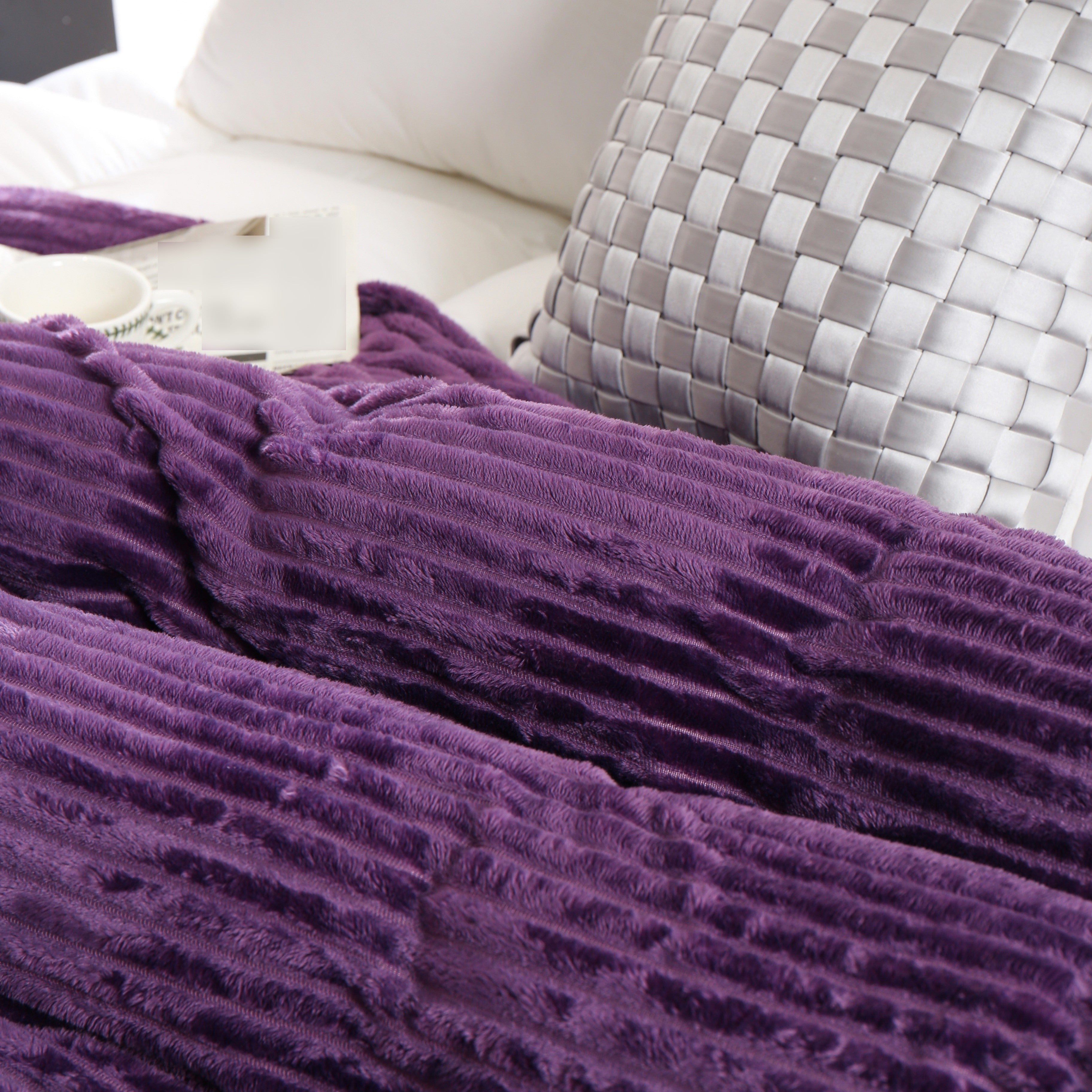 Flannel Christmas Blanket 220GSM Soft Warm Cozy for Bedroom Sofa and Pet Use