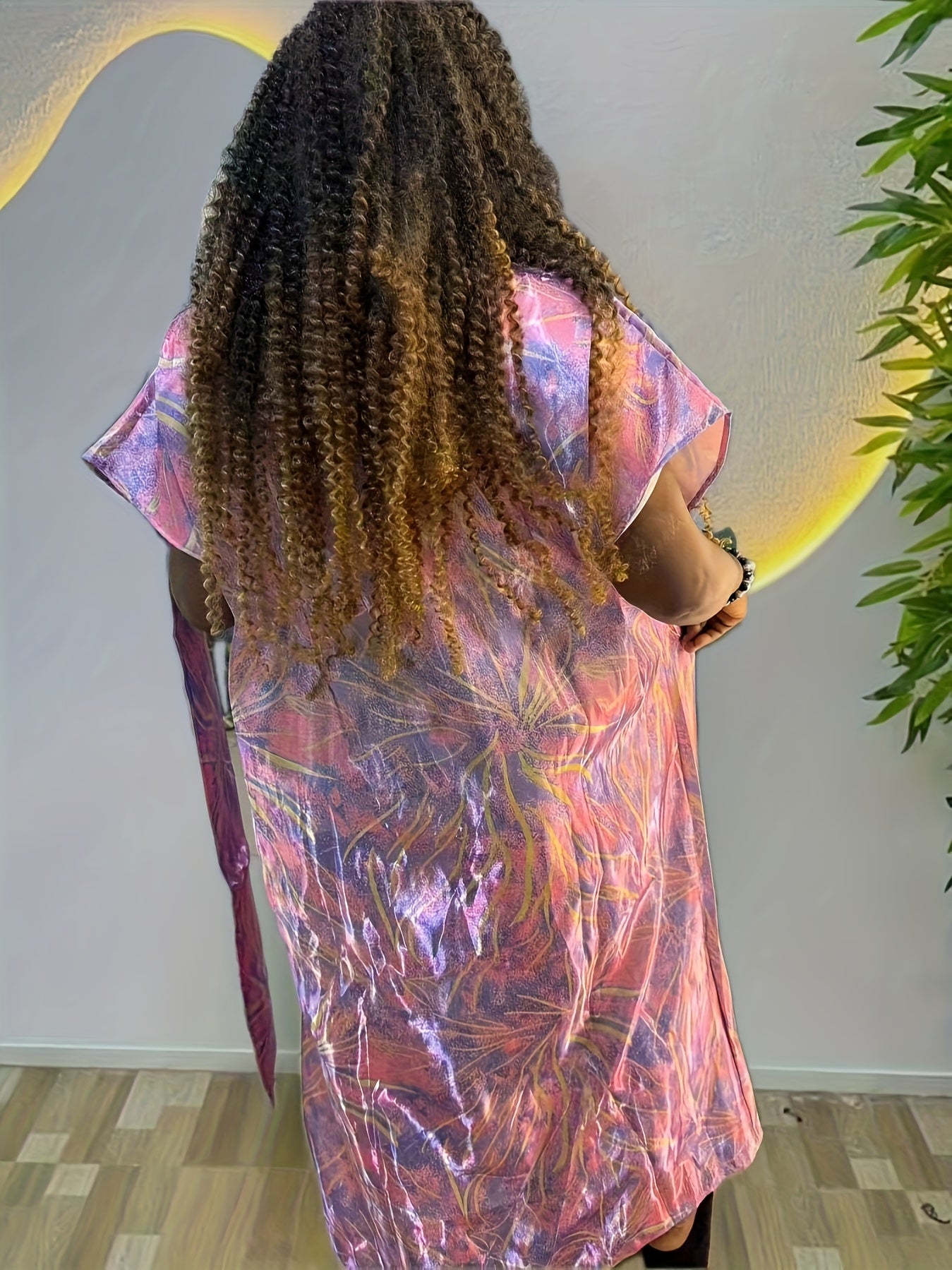 Plus o'lcham ayollar uzun kiyi V-shakli bo'yinli batwing ko'krakli gullar bilan bosma kundalik